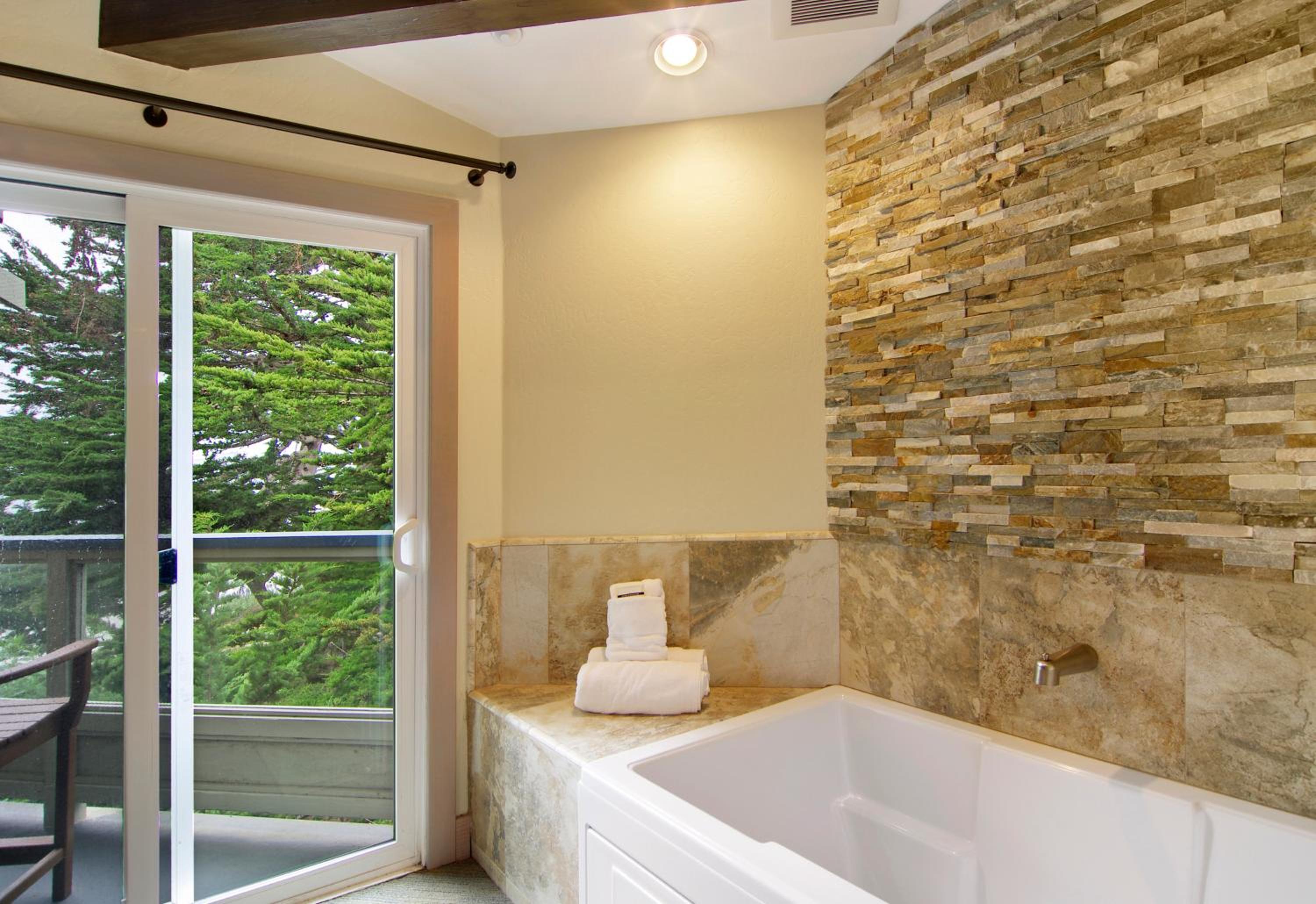 Queen Suite with Partial Ocean View - Photo 4