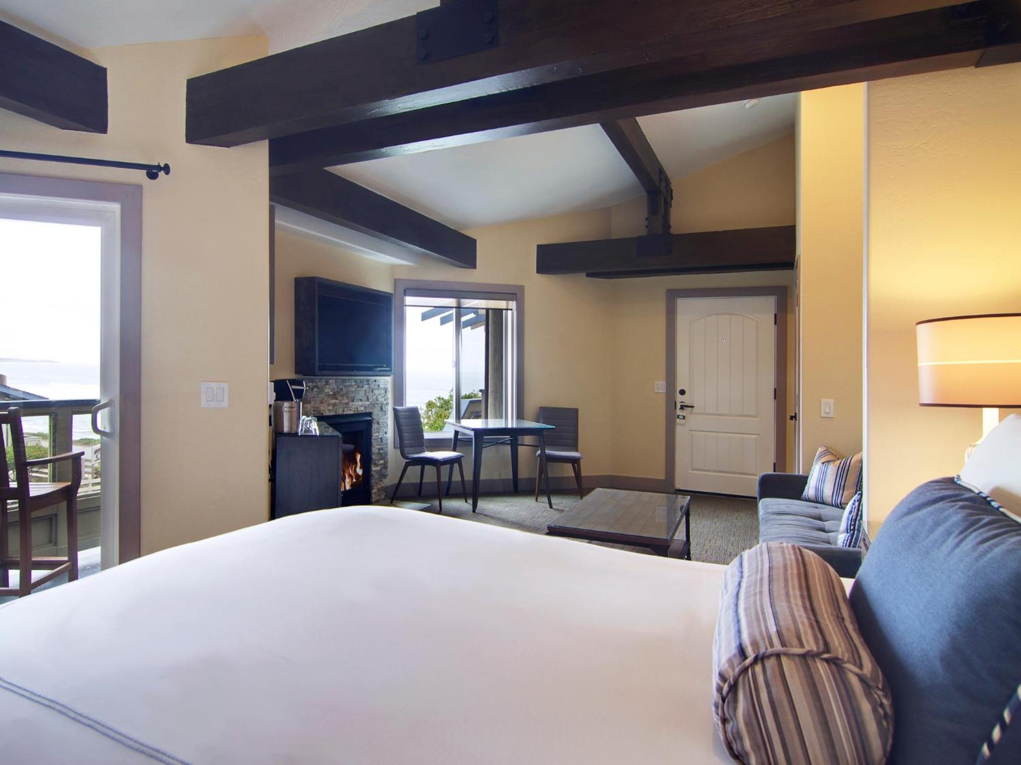 Queen Suite with Partial Ocean View - Photo 1