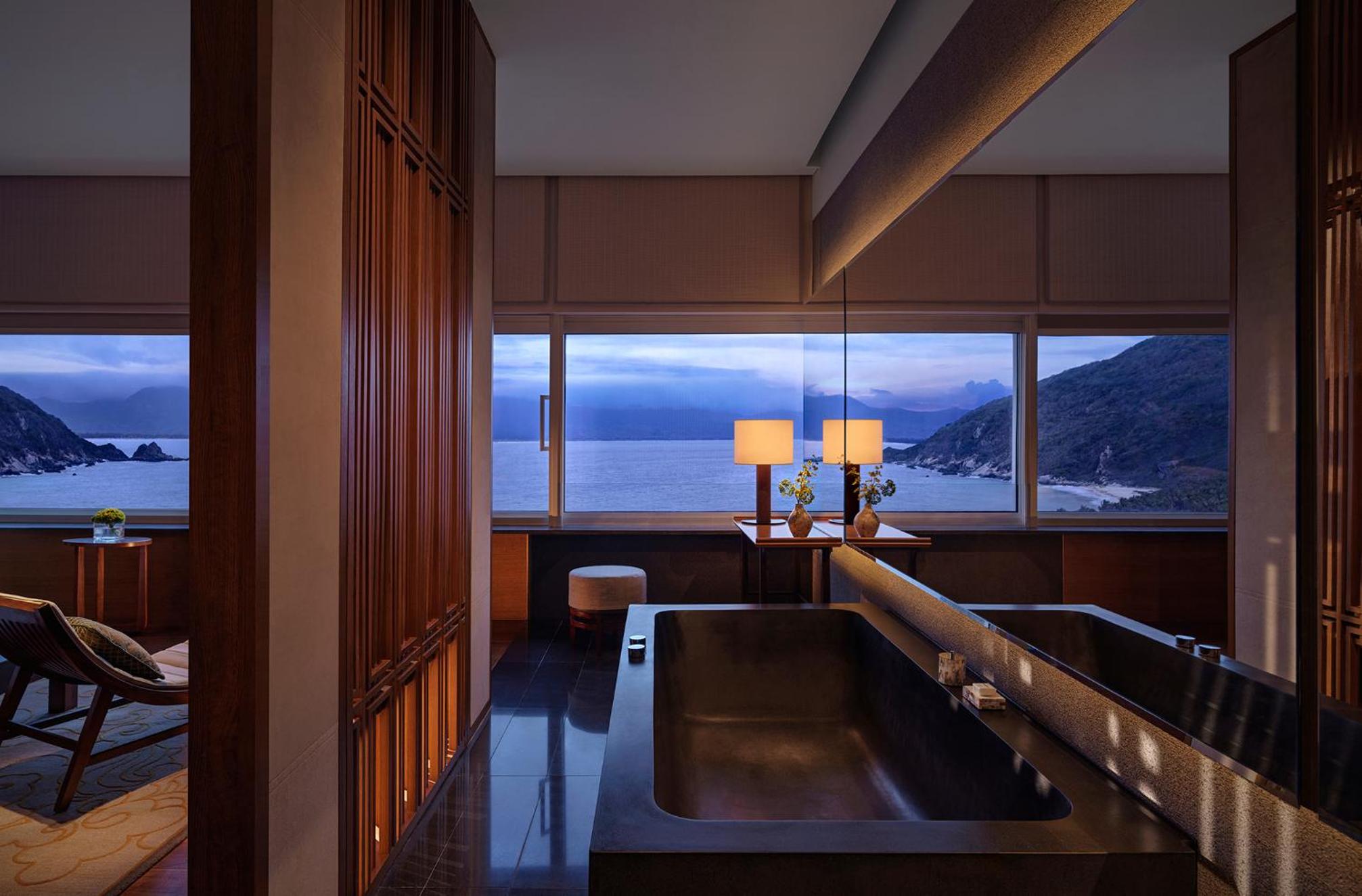 Panoramic Ocean View Suite King photo 3