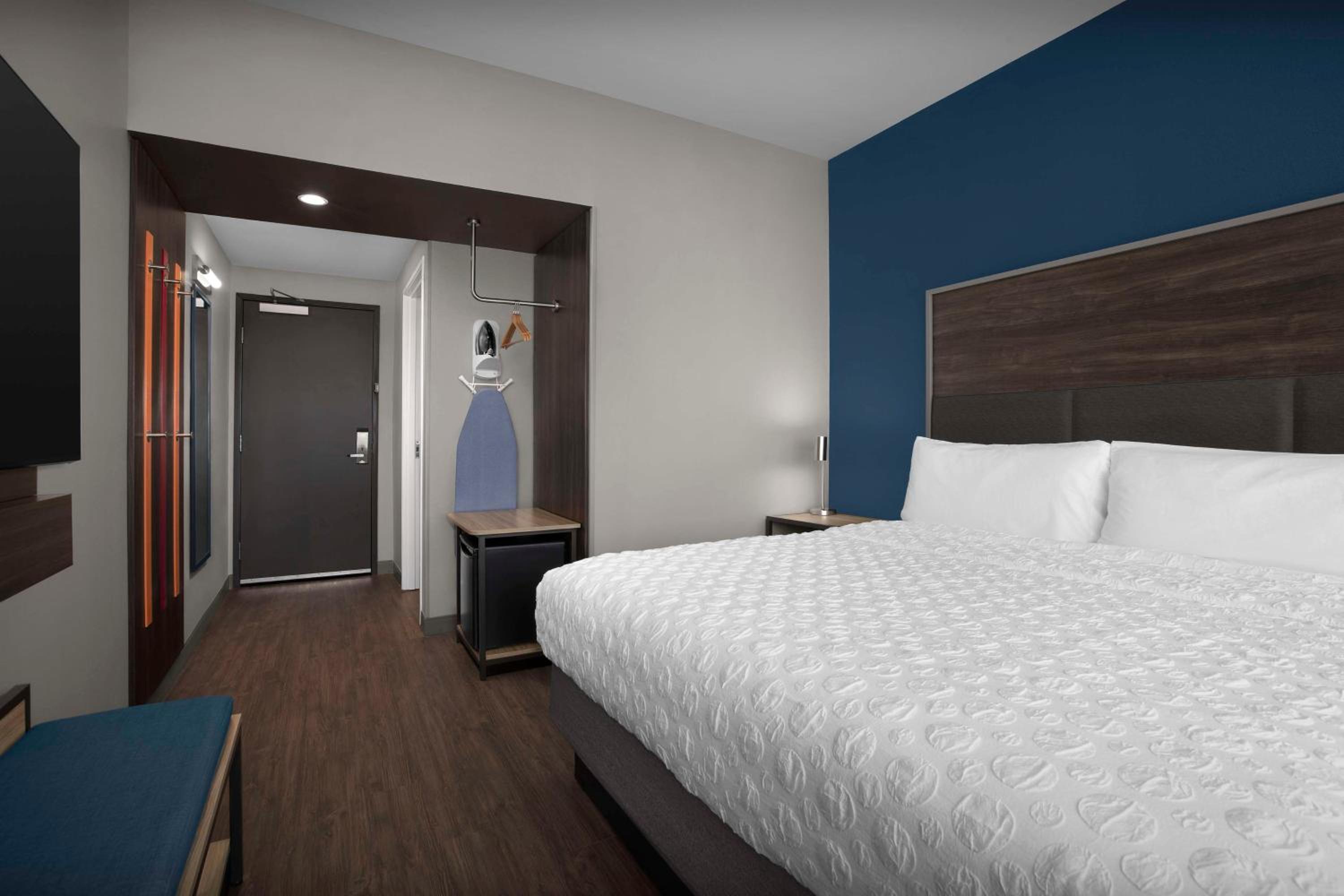 King Room with Walk-In Shower - Photo 1