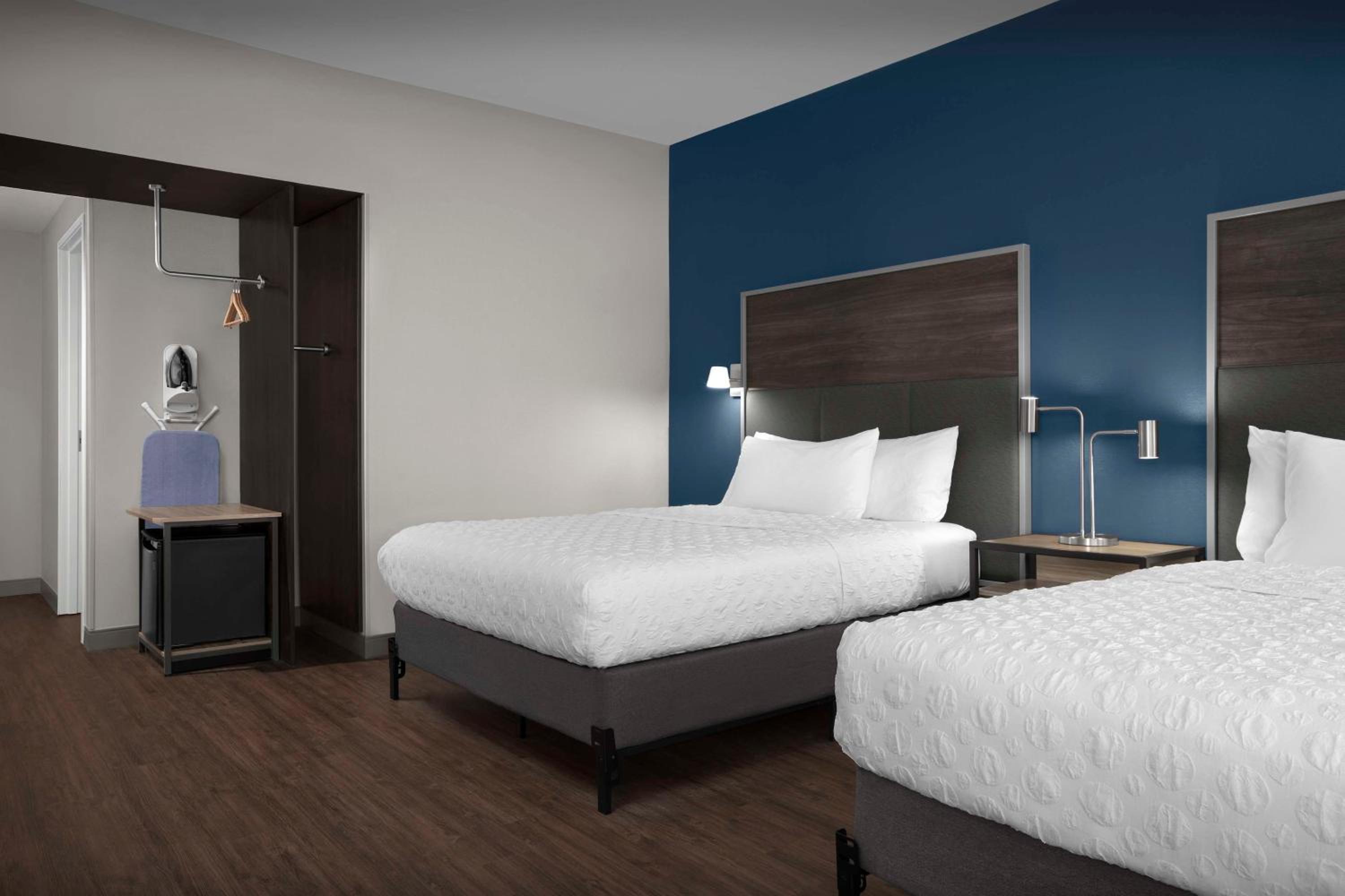Queen Room with Two Queen Beds and Roll-In Shower - Disability Access - Photo 1