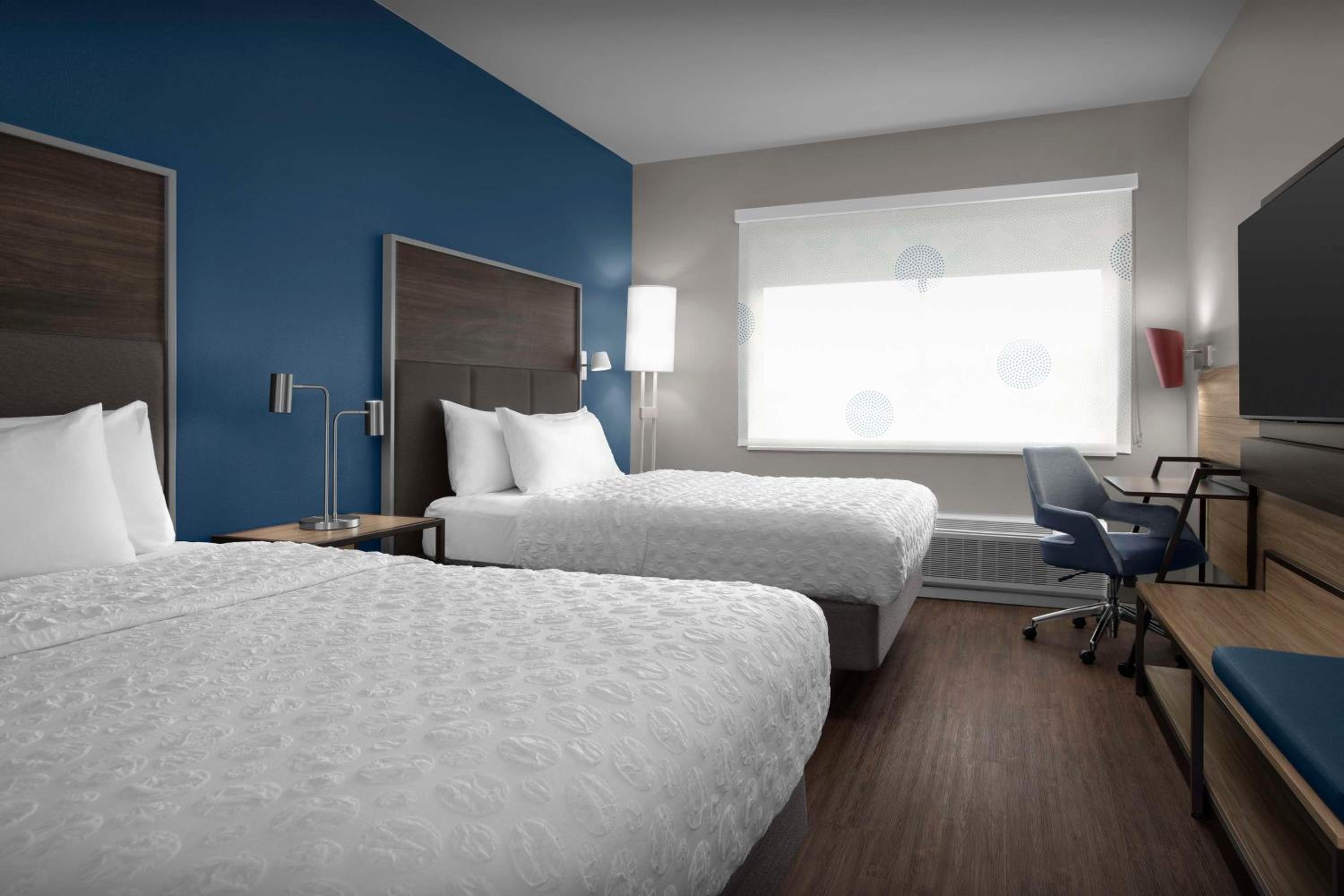Queen Room with Two Queen Beds and Walk-In Shower - Photo 2
