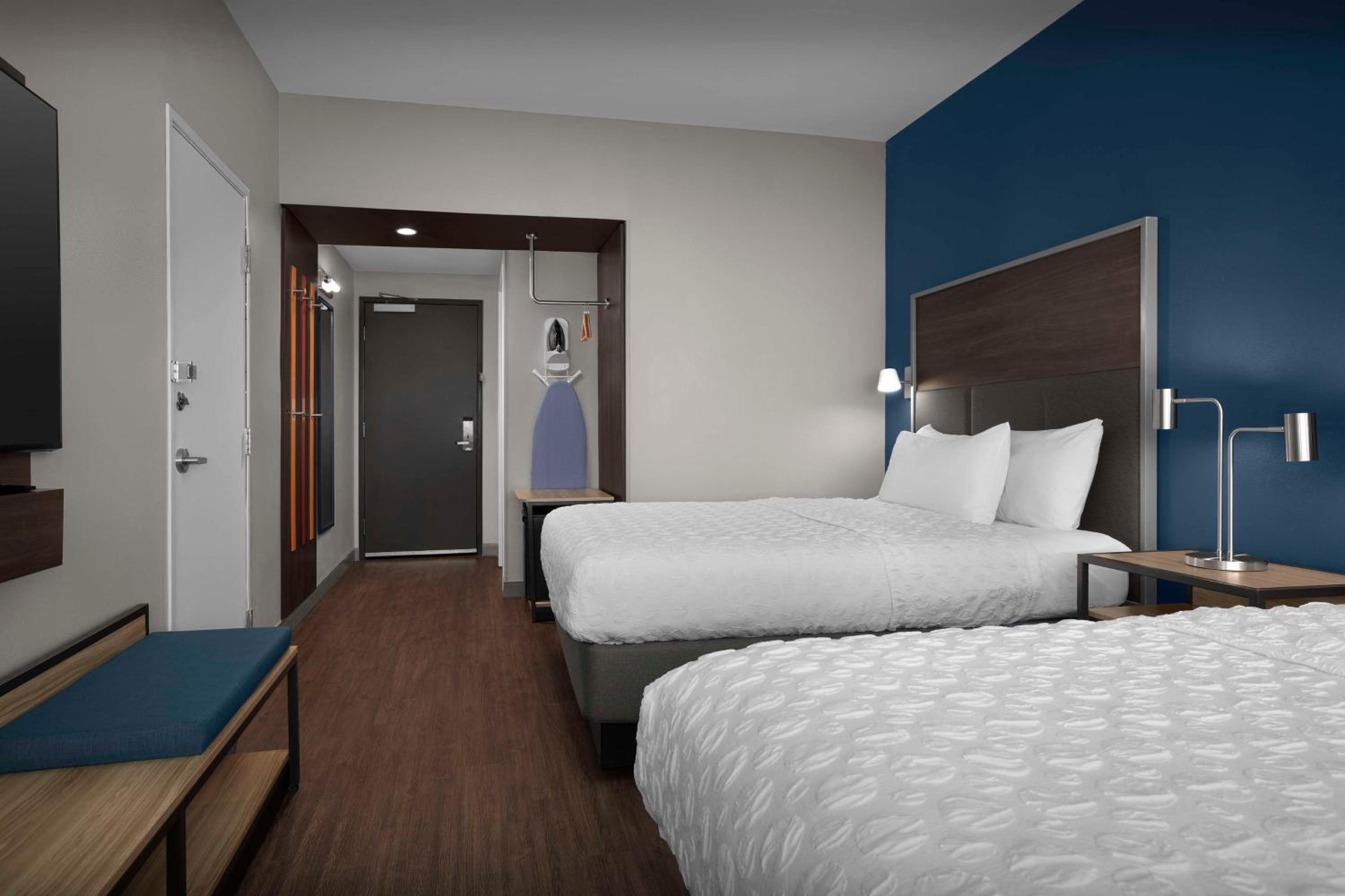 Queen Room with Two Queen Beds and Walk-In Shower - Photo 3