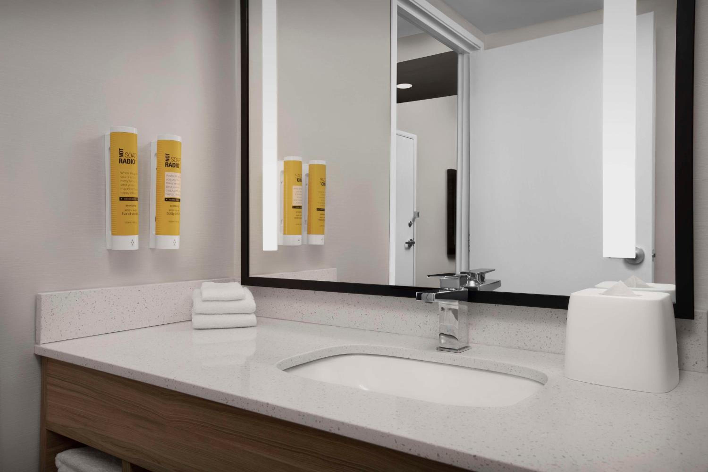 King Room with Walk-In Shower - Photo 4