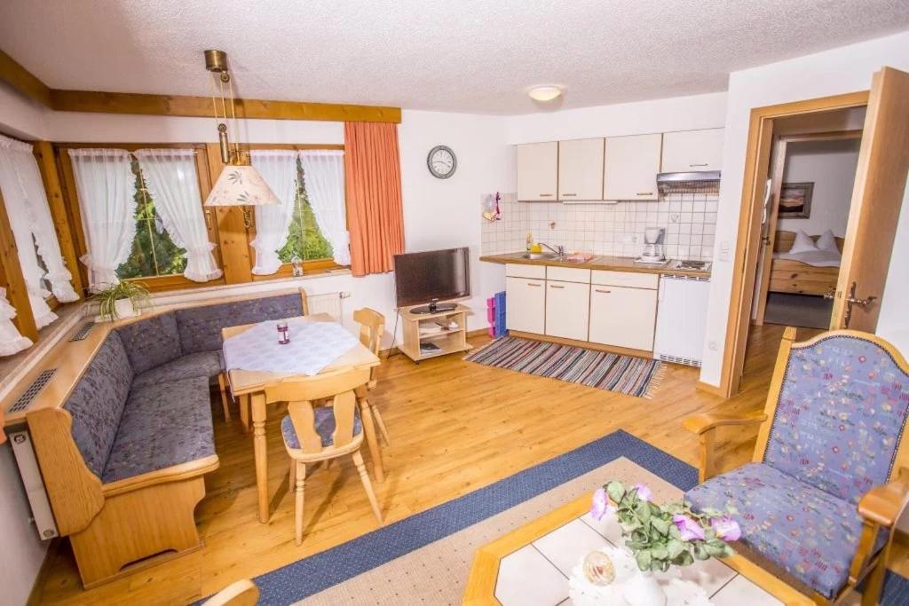 One-Bedroom Apartment with View photo 2