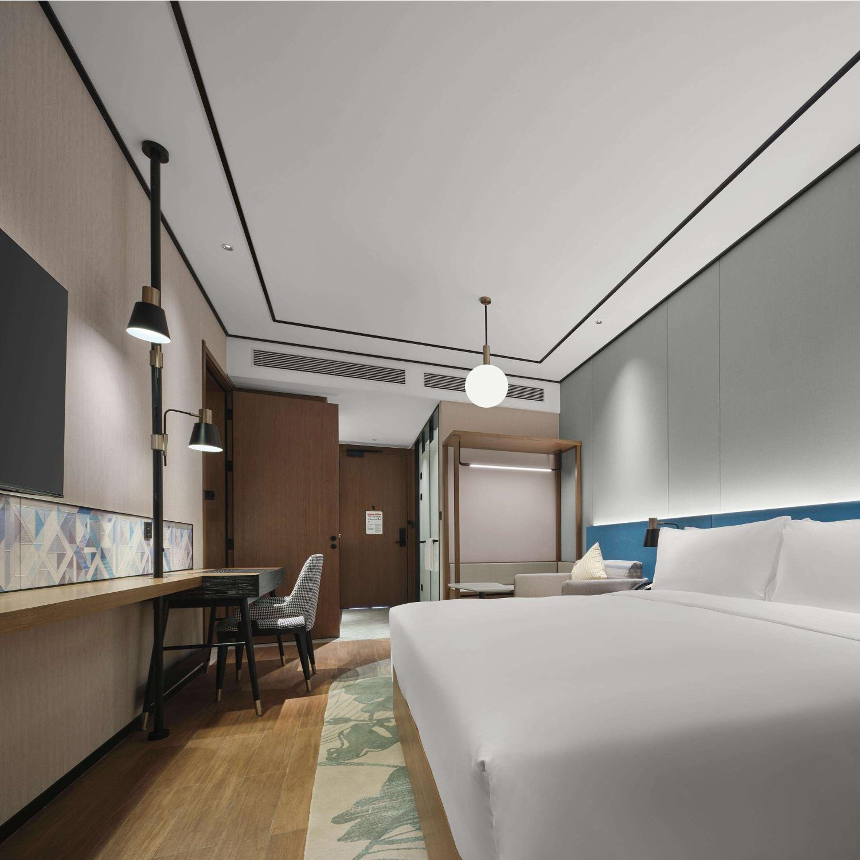 King Guest Room thumbnail 5