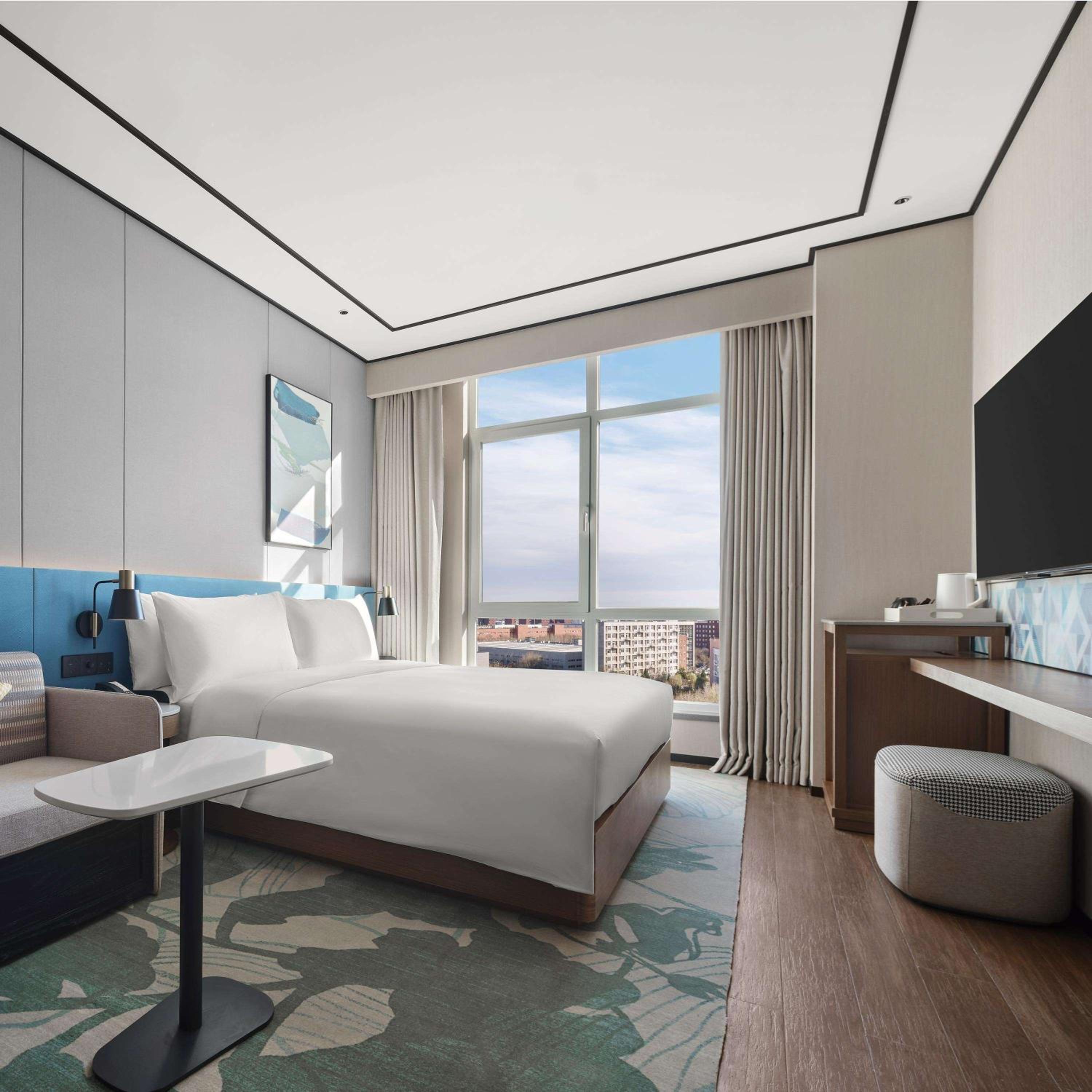 King Guest Room thumbnail 6