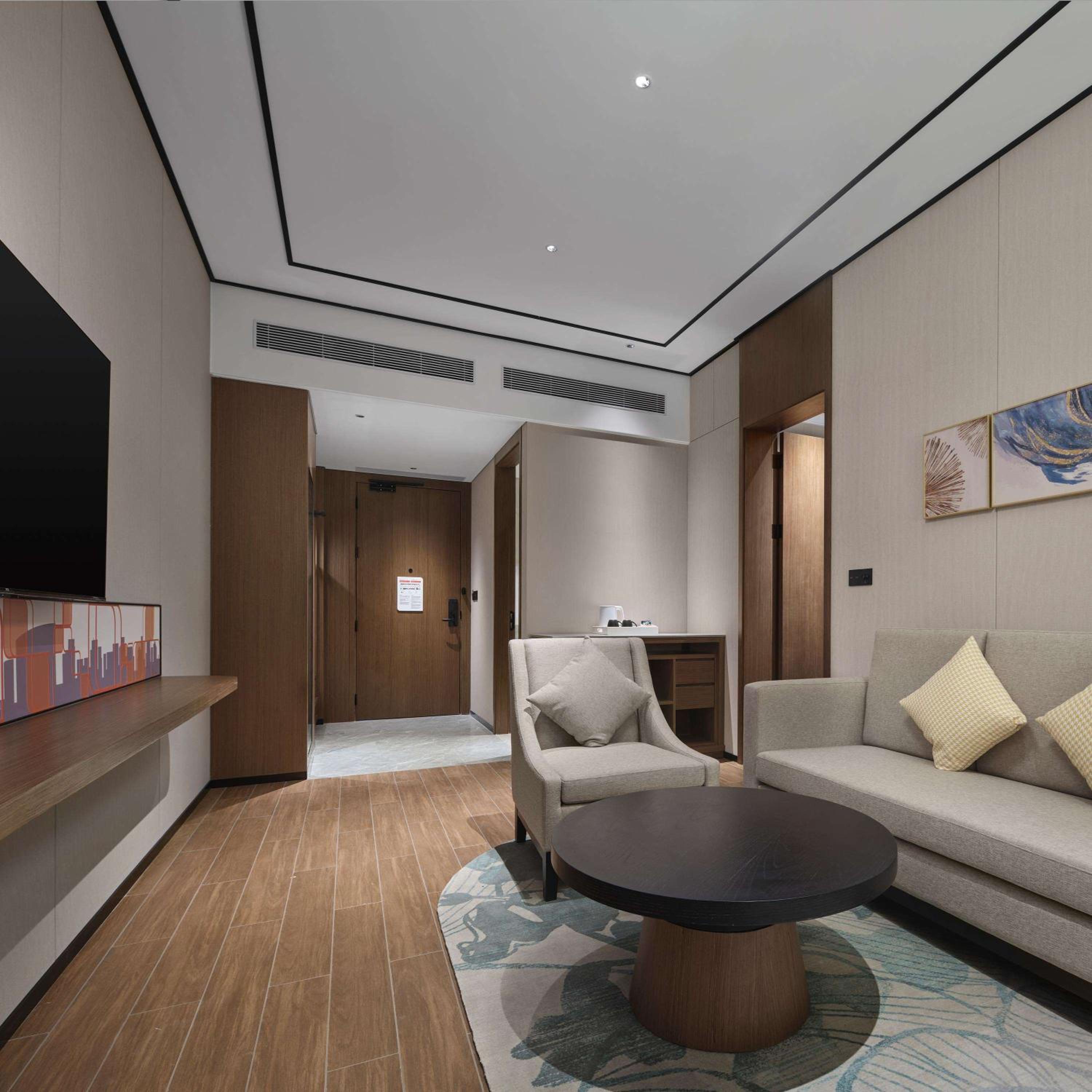One-Bedroom King Suite thumbnail 6