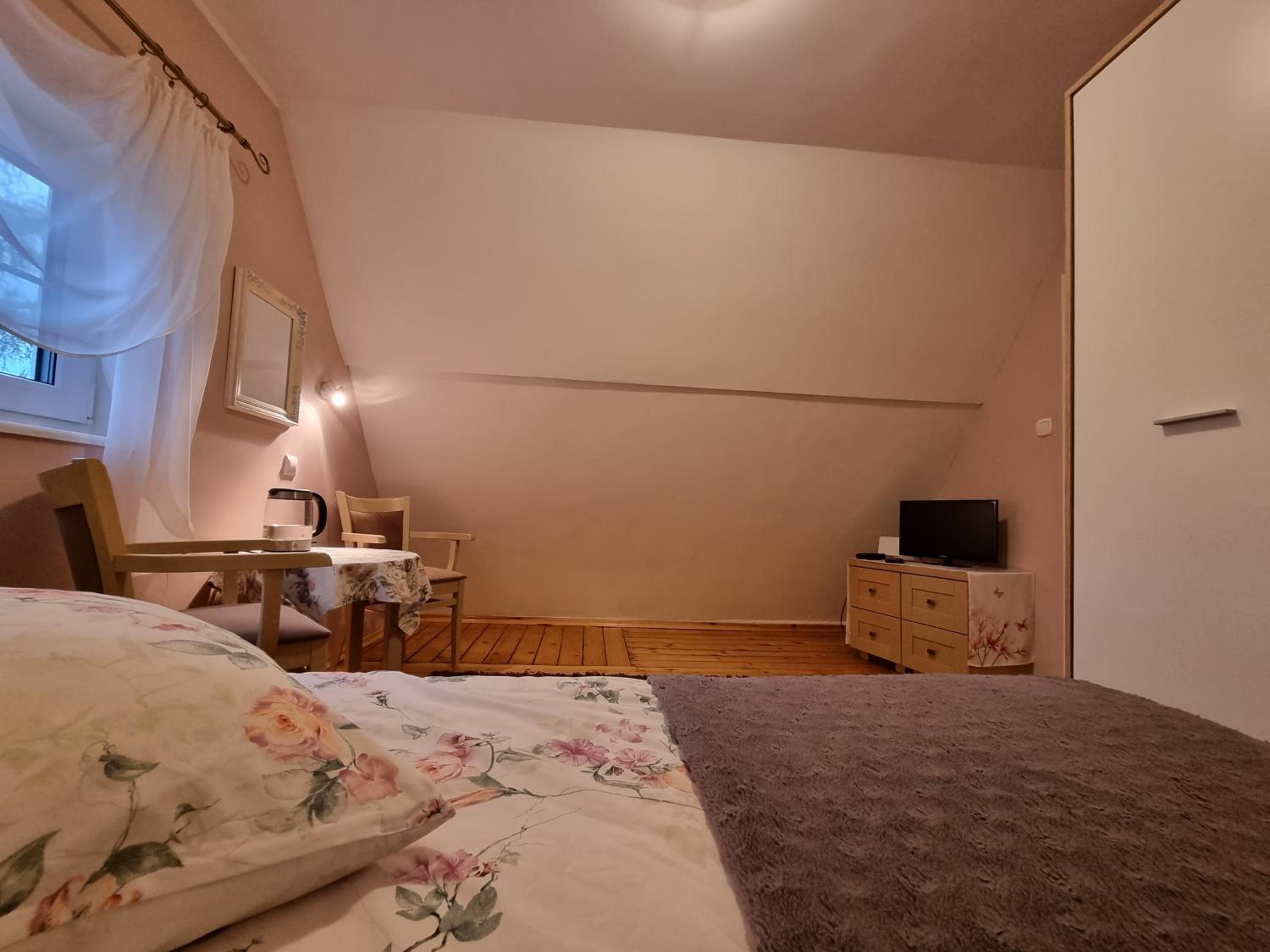 Double Room with Shared Bathroom photo 1