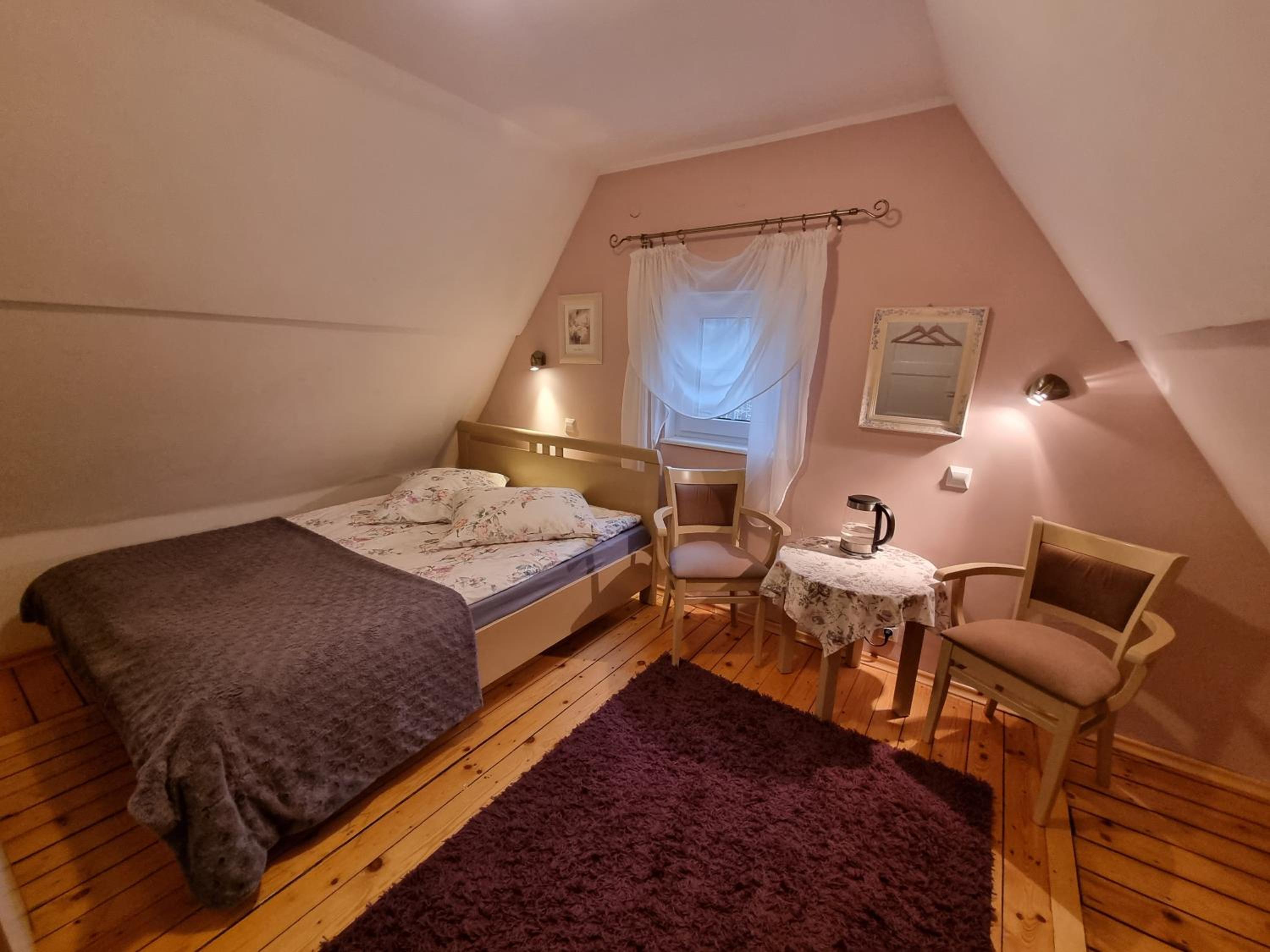 Double Room with Shared Bathroom photo 2