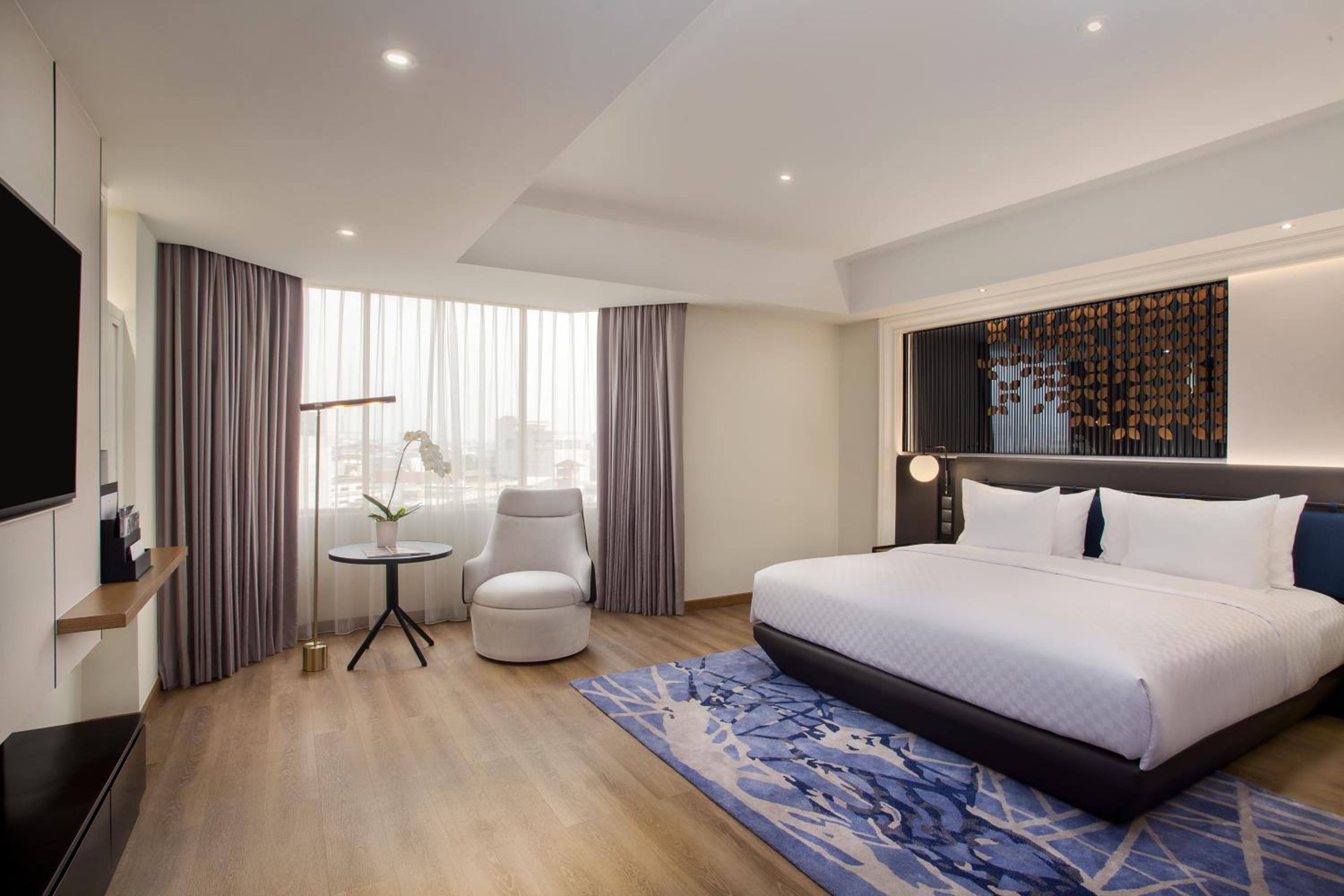 Privilege Luxe King Room - Photo 3