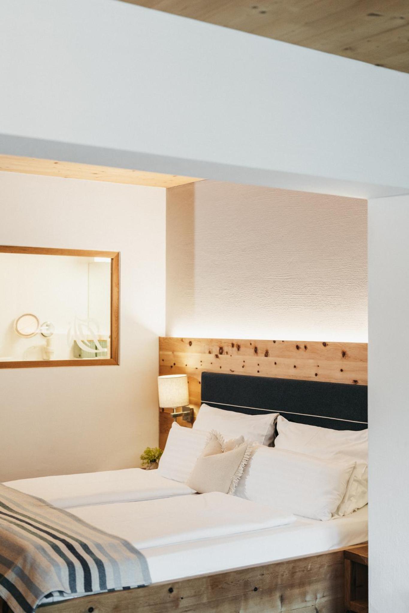 Deluxe Double Room with Garden View - Photo 3