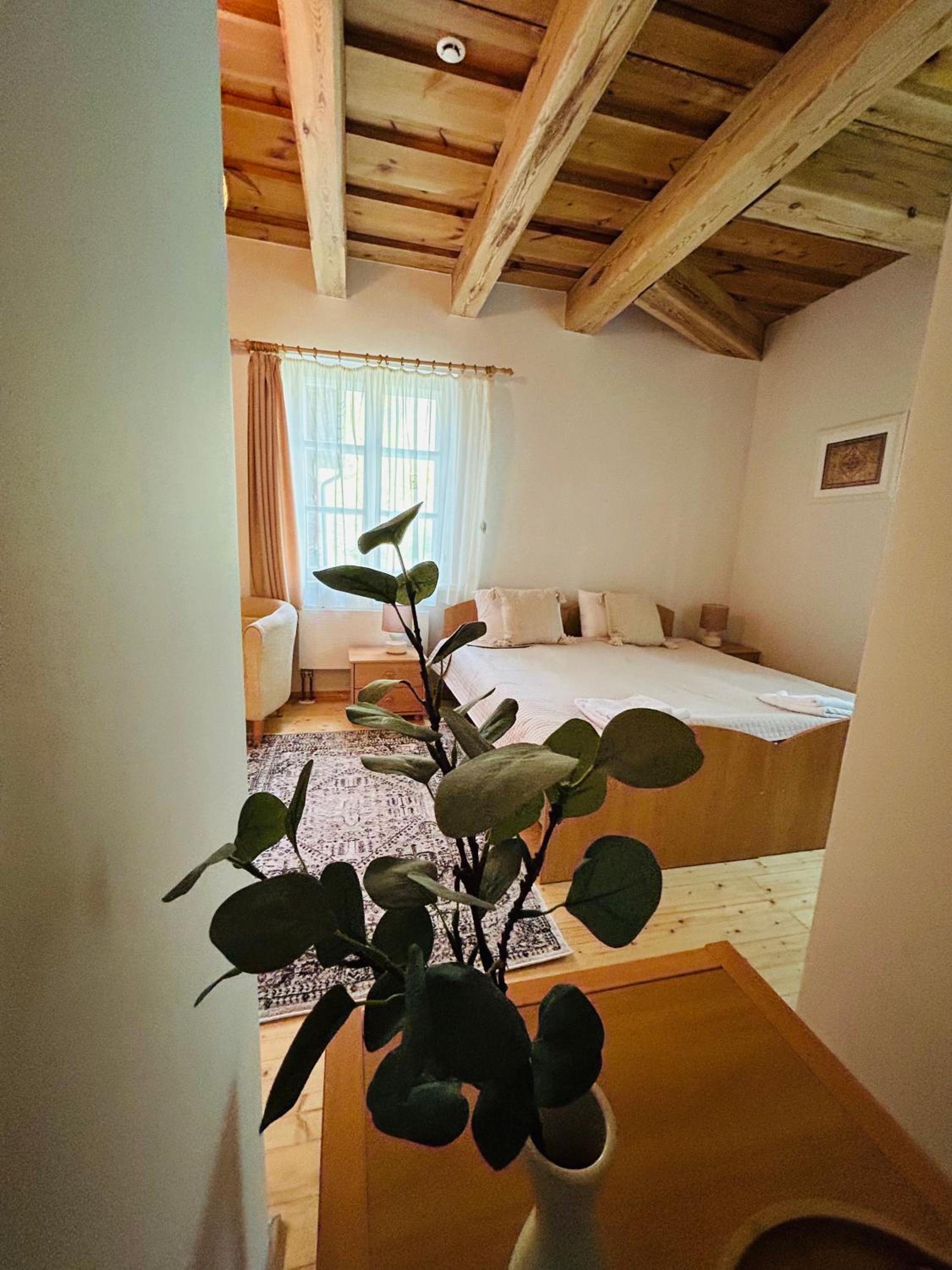 Double Room - Photo 7