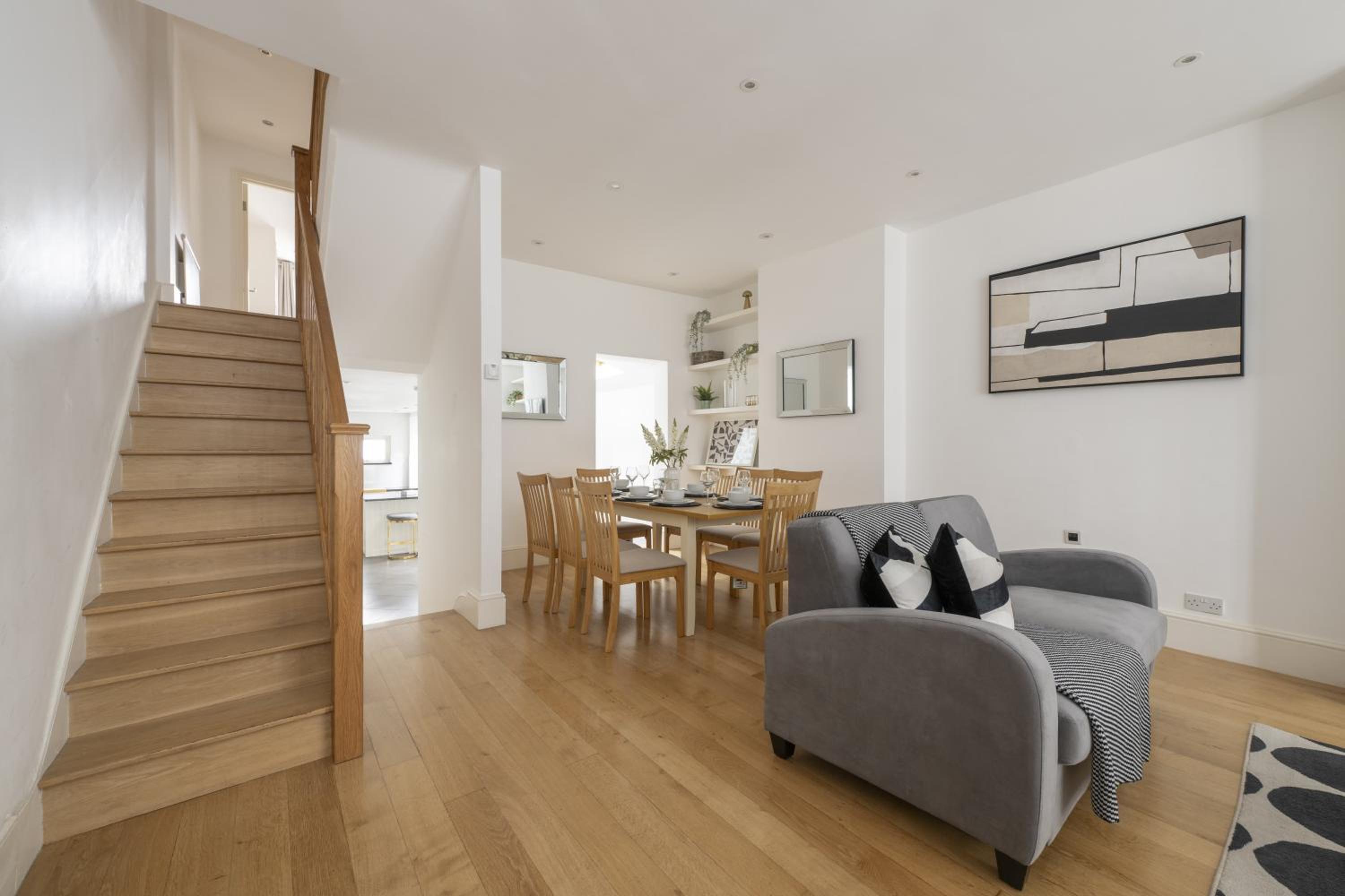 Four-Bedroom House photo 3