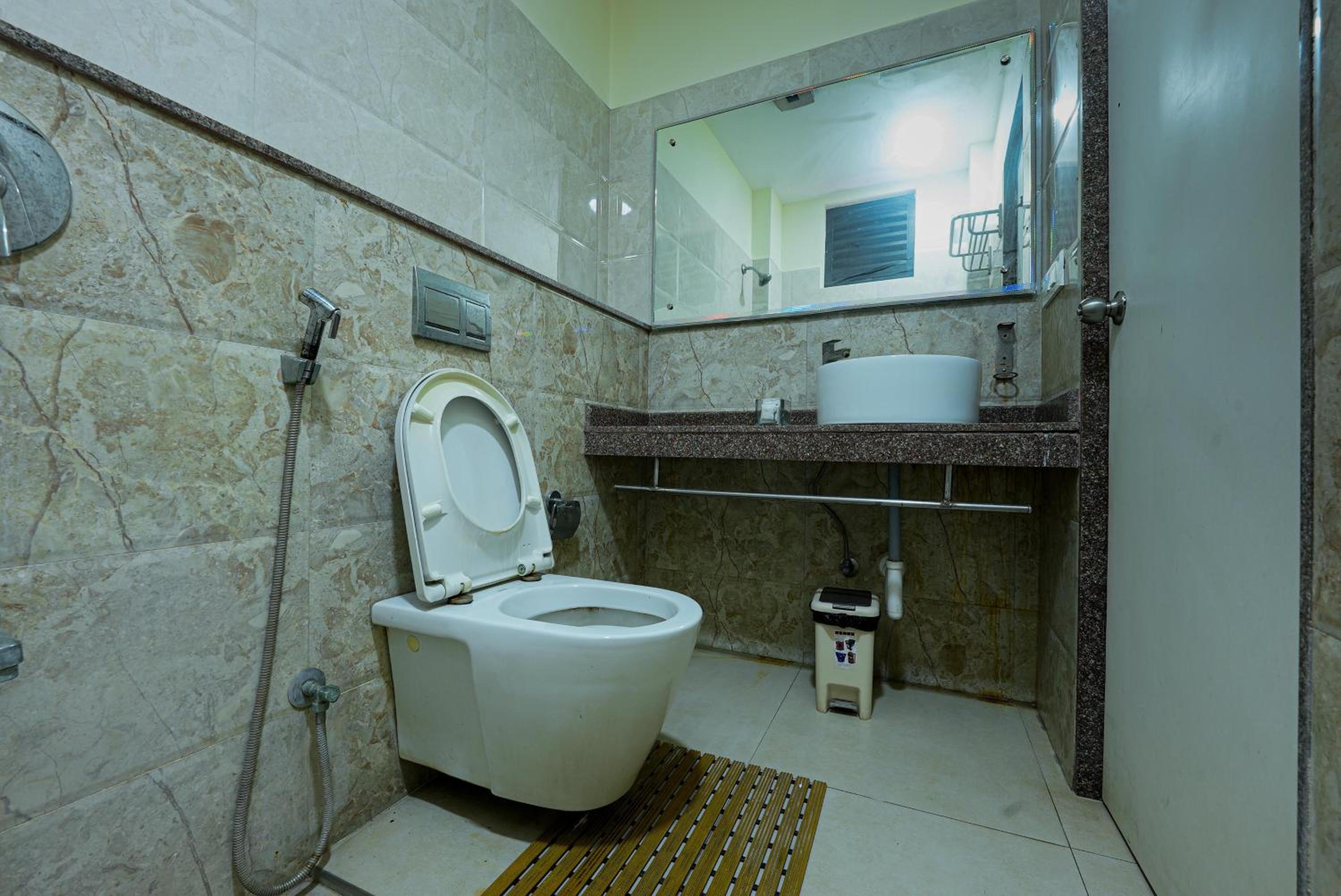 Deluxe Twin Room - Photo 6