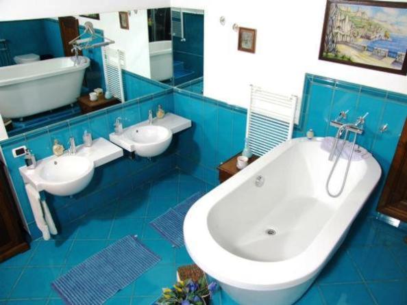 Quadruple Room with Private Bathroom - Photo 4