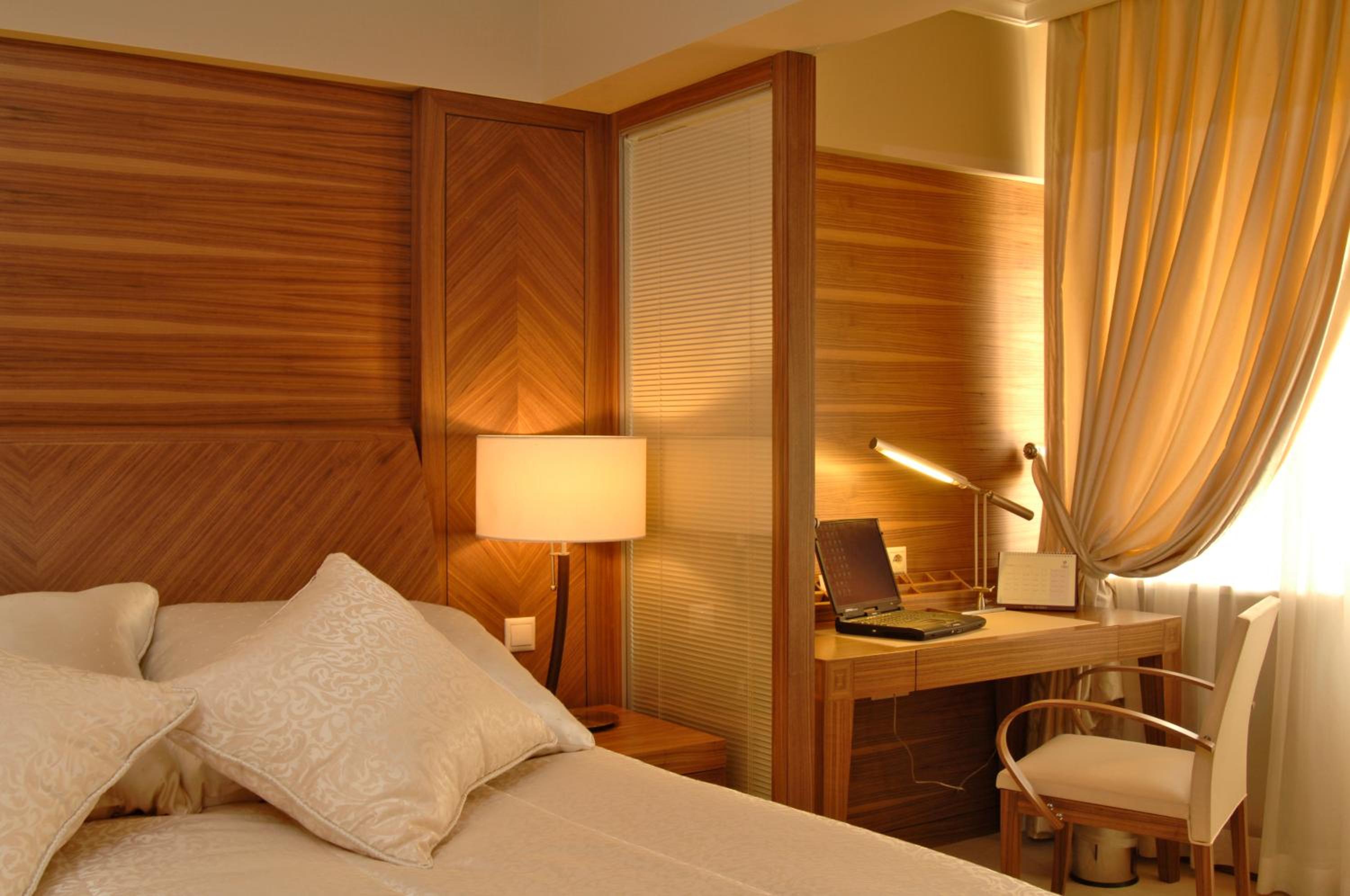 Queen Room with Spa Bath - Photo 4