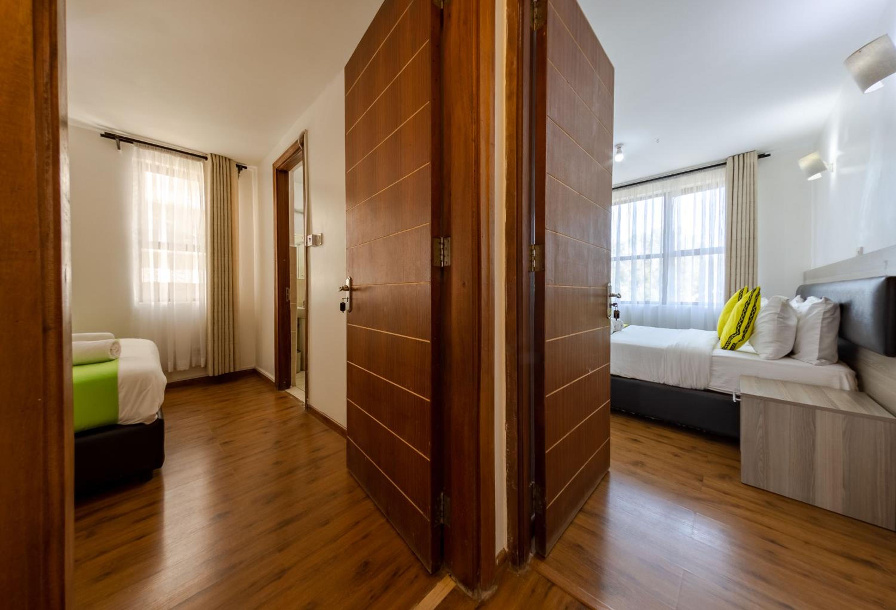 Apartment with Balcony photo 3