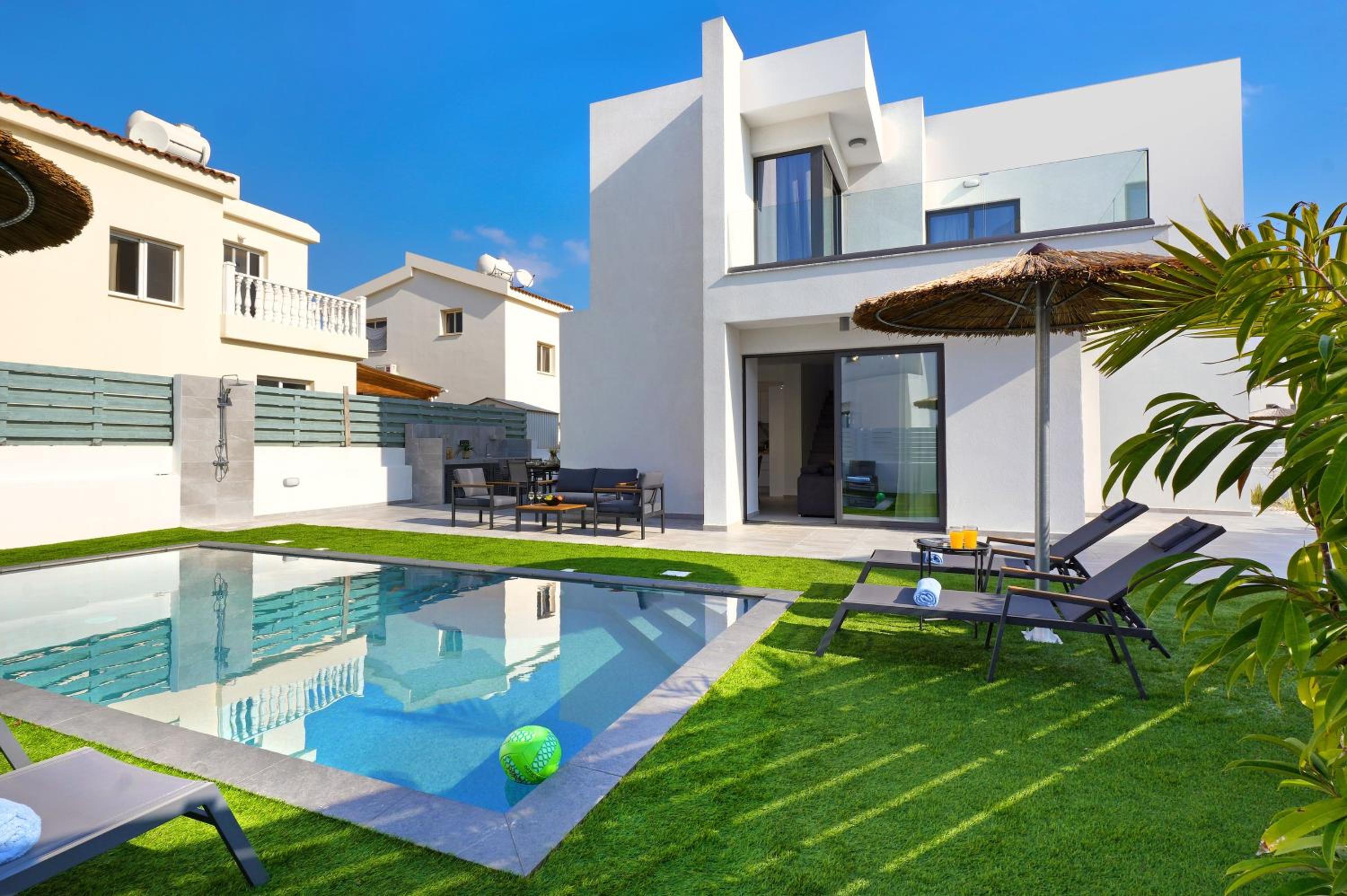 Villa photo 1
