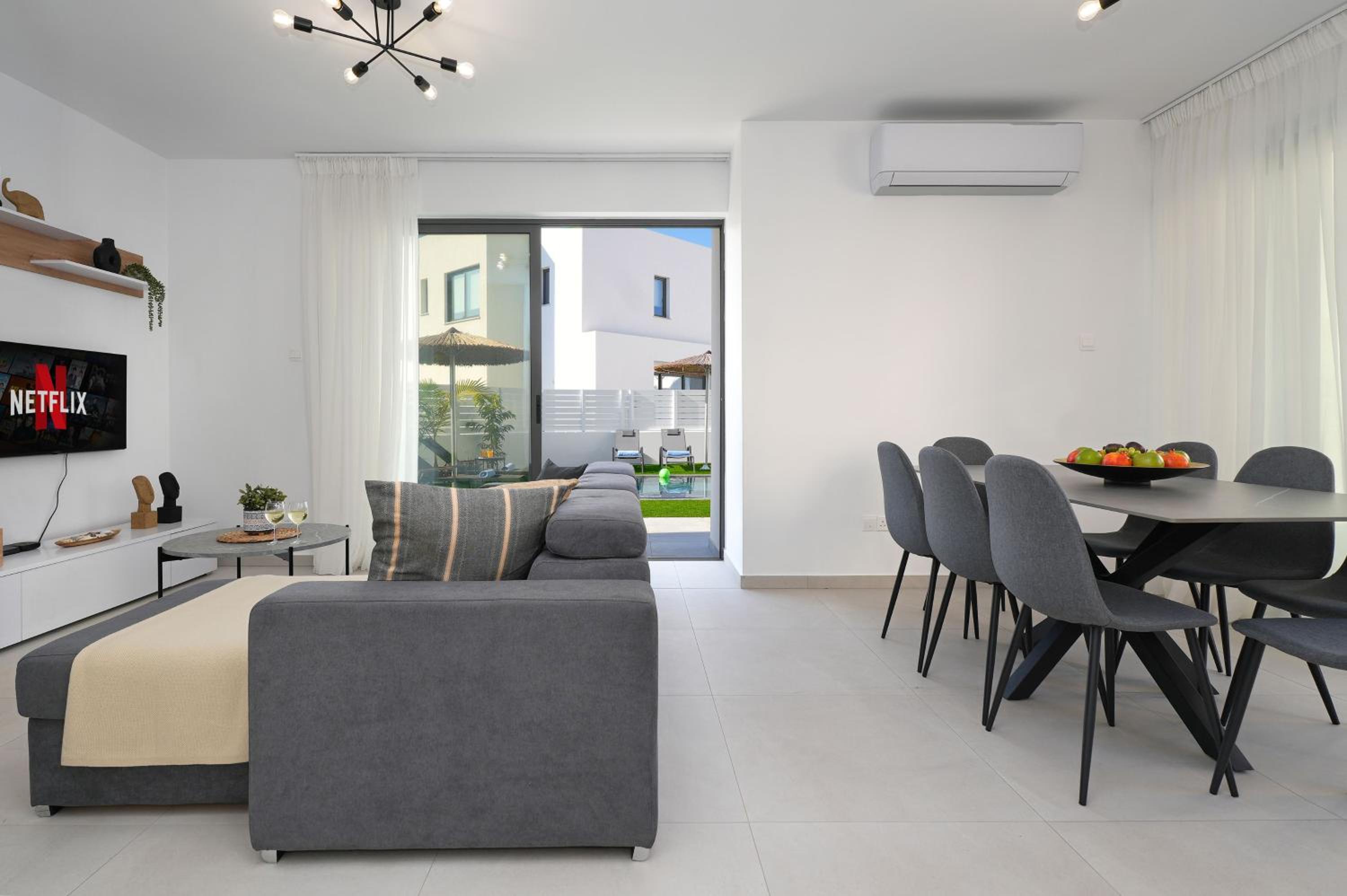 Villa photo 2