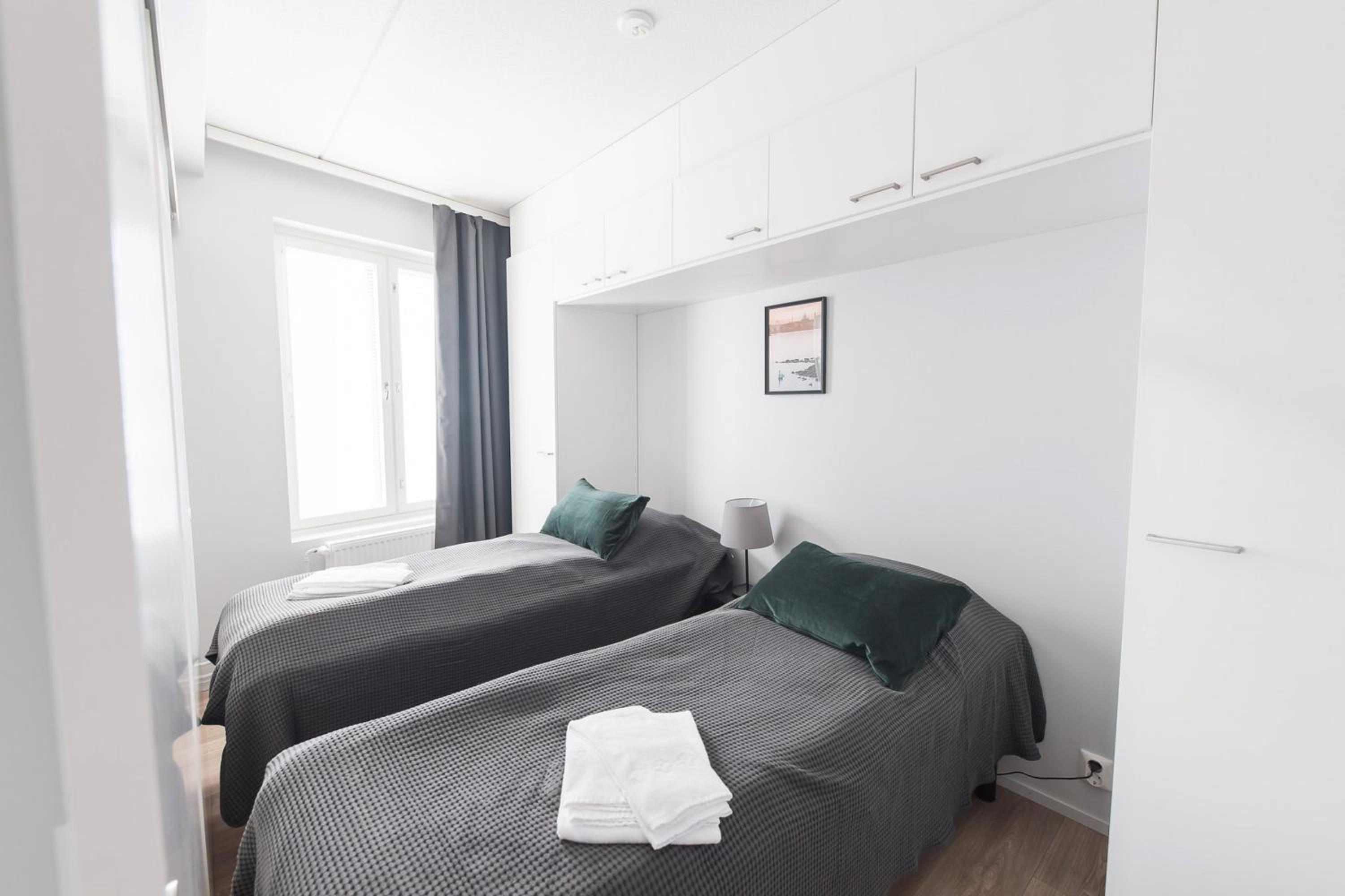 Two-Bedroom Apartment with Balcony - Photo 5
