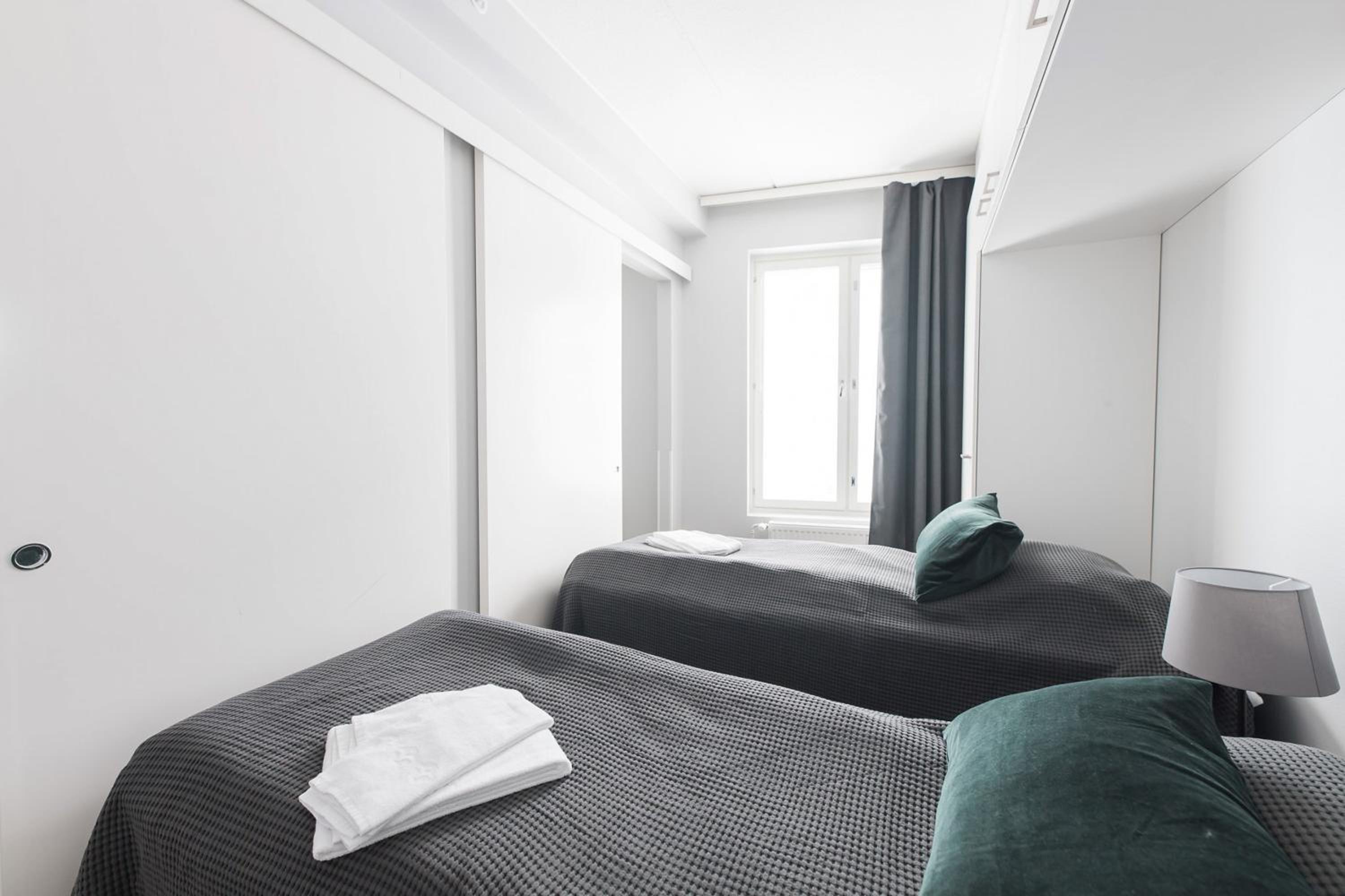 Two-Bedroom Apartment with Balcony - Photo 6