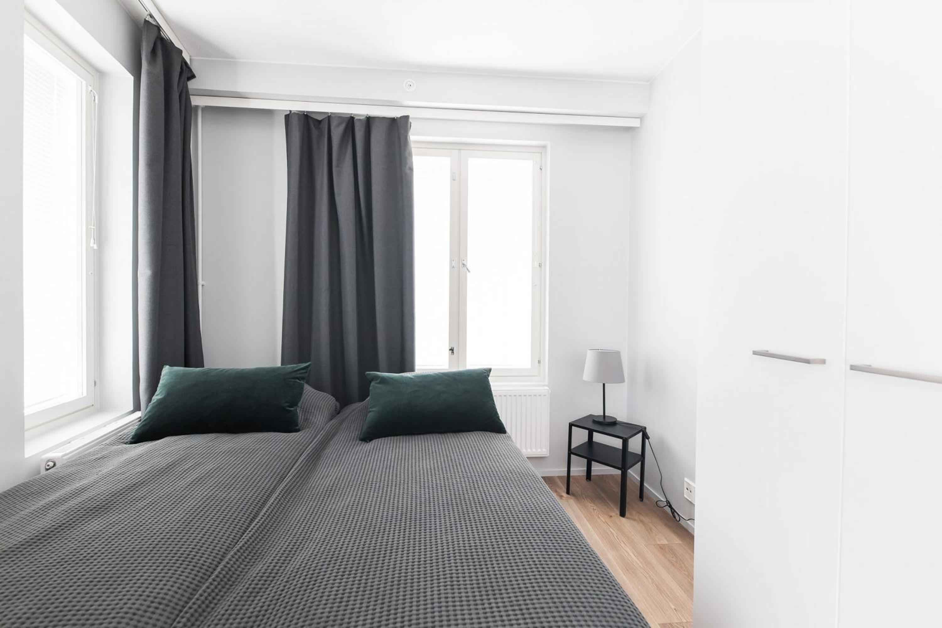 Two-Bedroom Apartment with Balcony - Photo 4