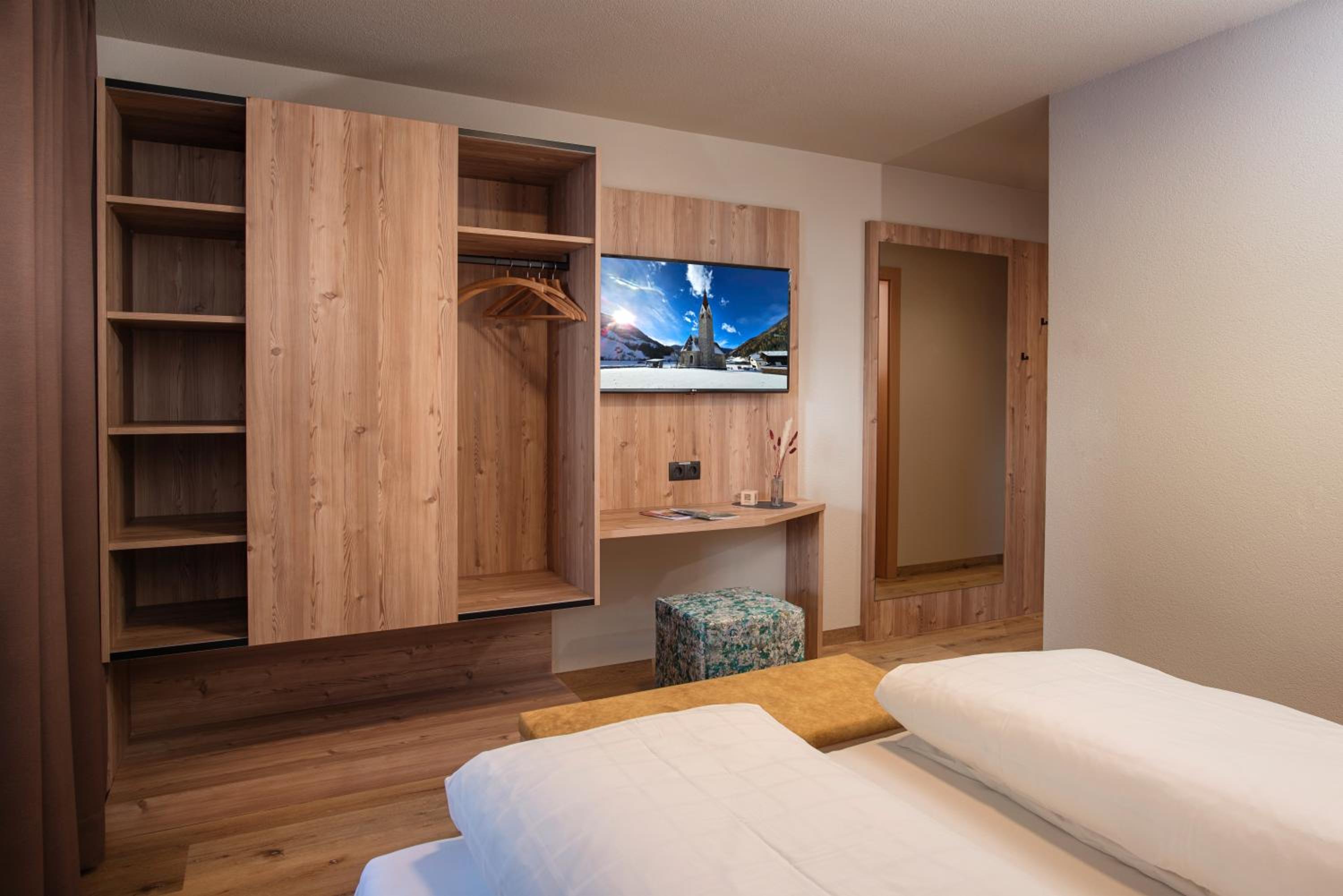 Economy Double Room photo 2