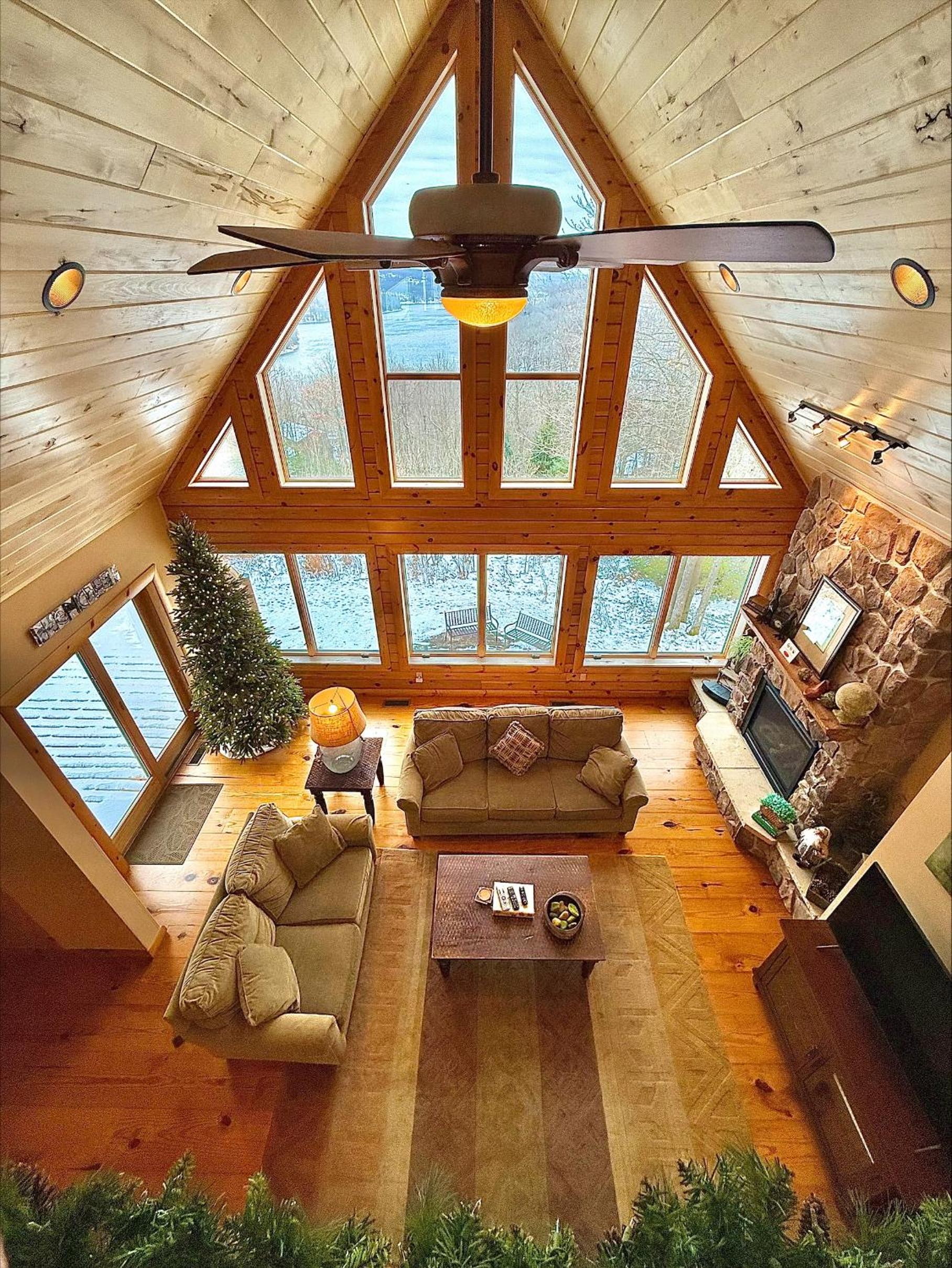 Five-Bedroom House photo 2