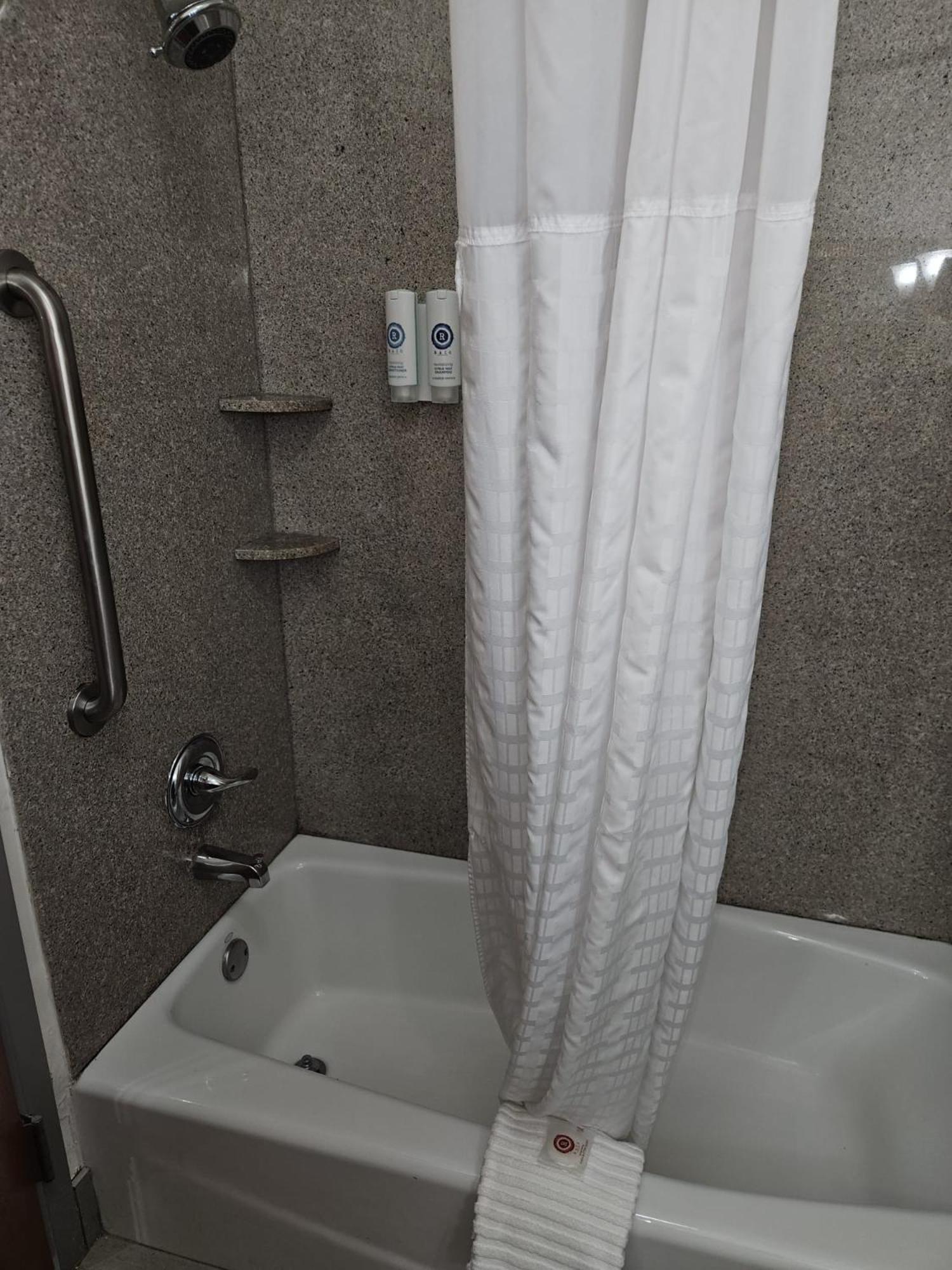 King Suite - Accessible/Non-Smoking - Photo 2