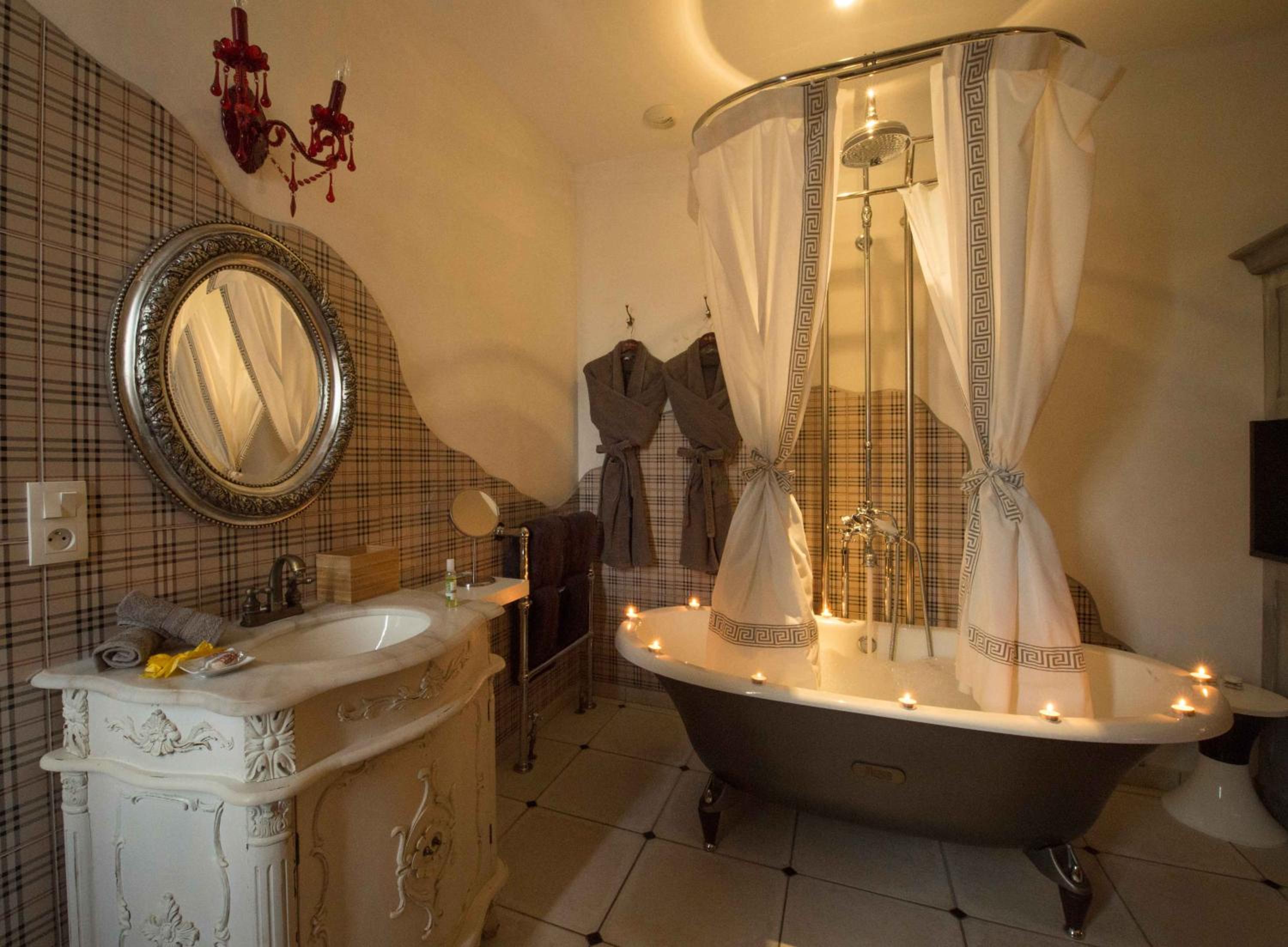 Deluxe Double Room with Bath photo 2