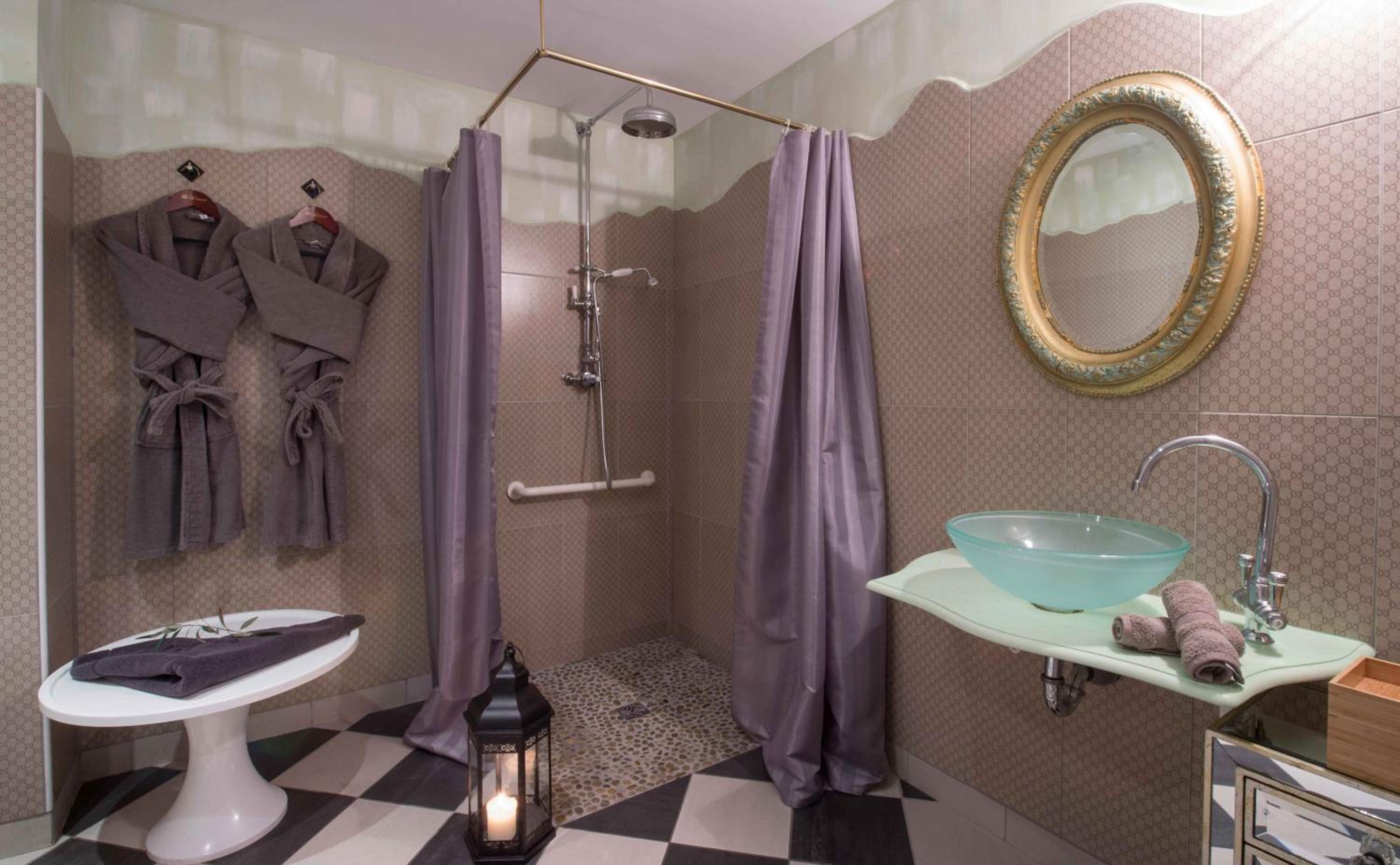 Deluxe Double Room with Shower photo 3