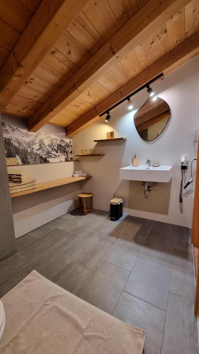 Two-Bedroom Apartment with Balcony photo 2