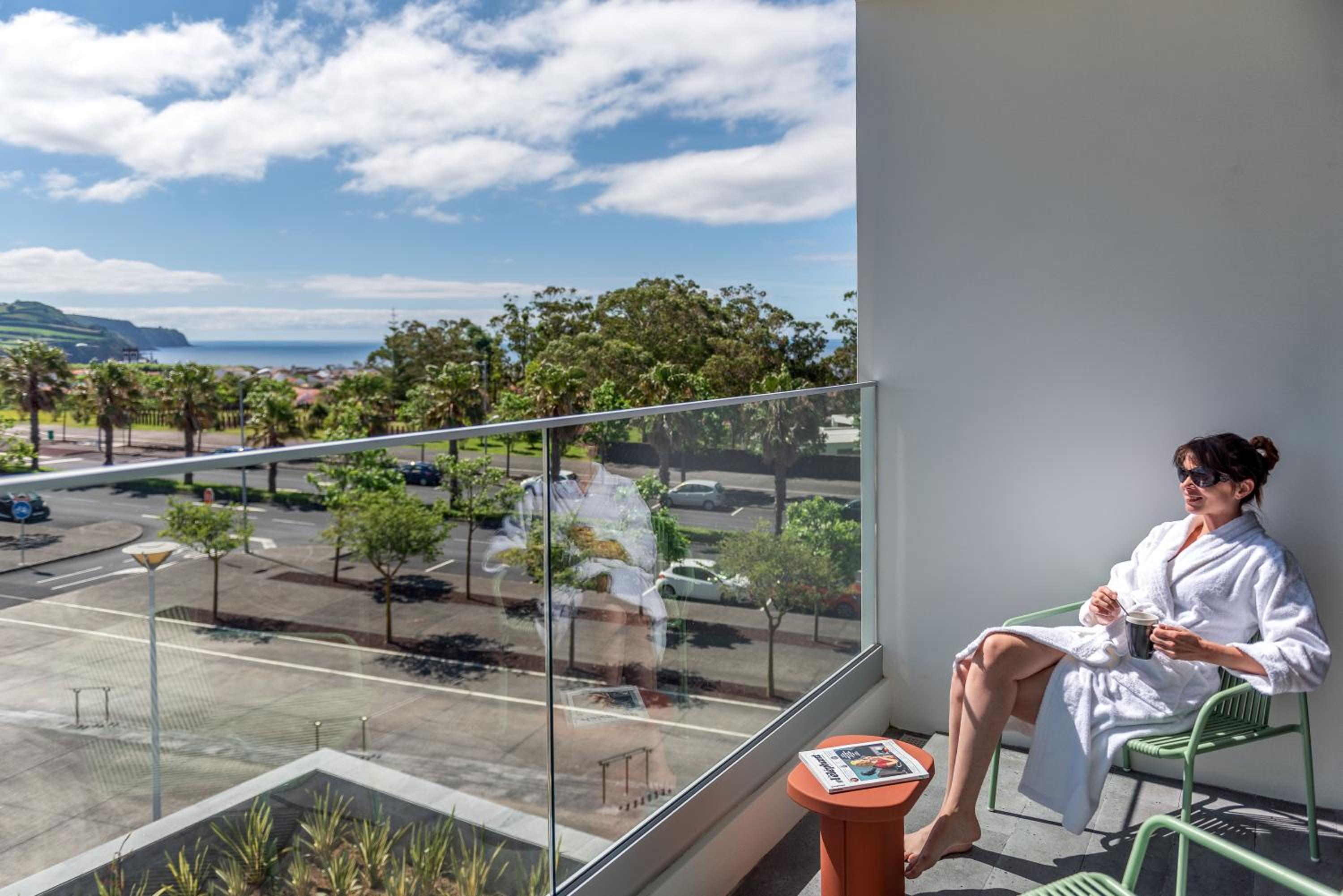 King Room with Sea and Mountain View  - Photo 3