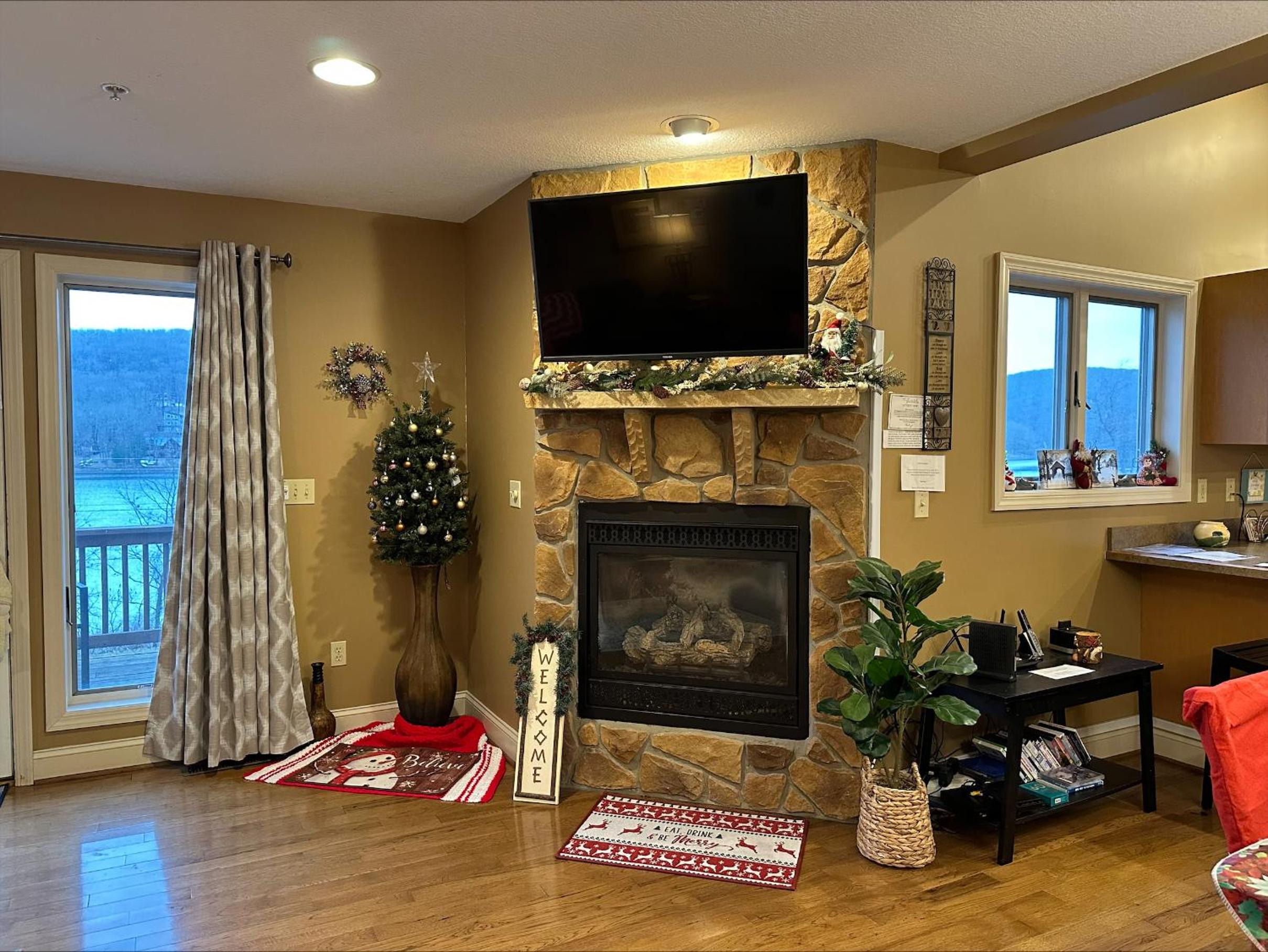 Three-Bedroom House photo 2