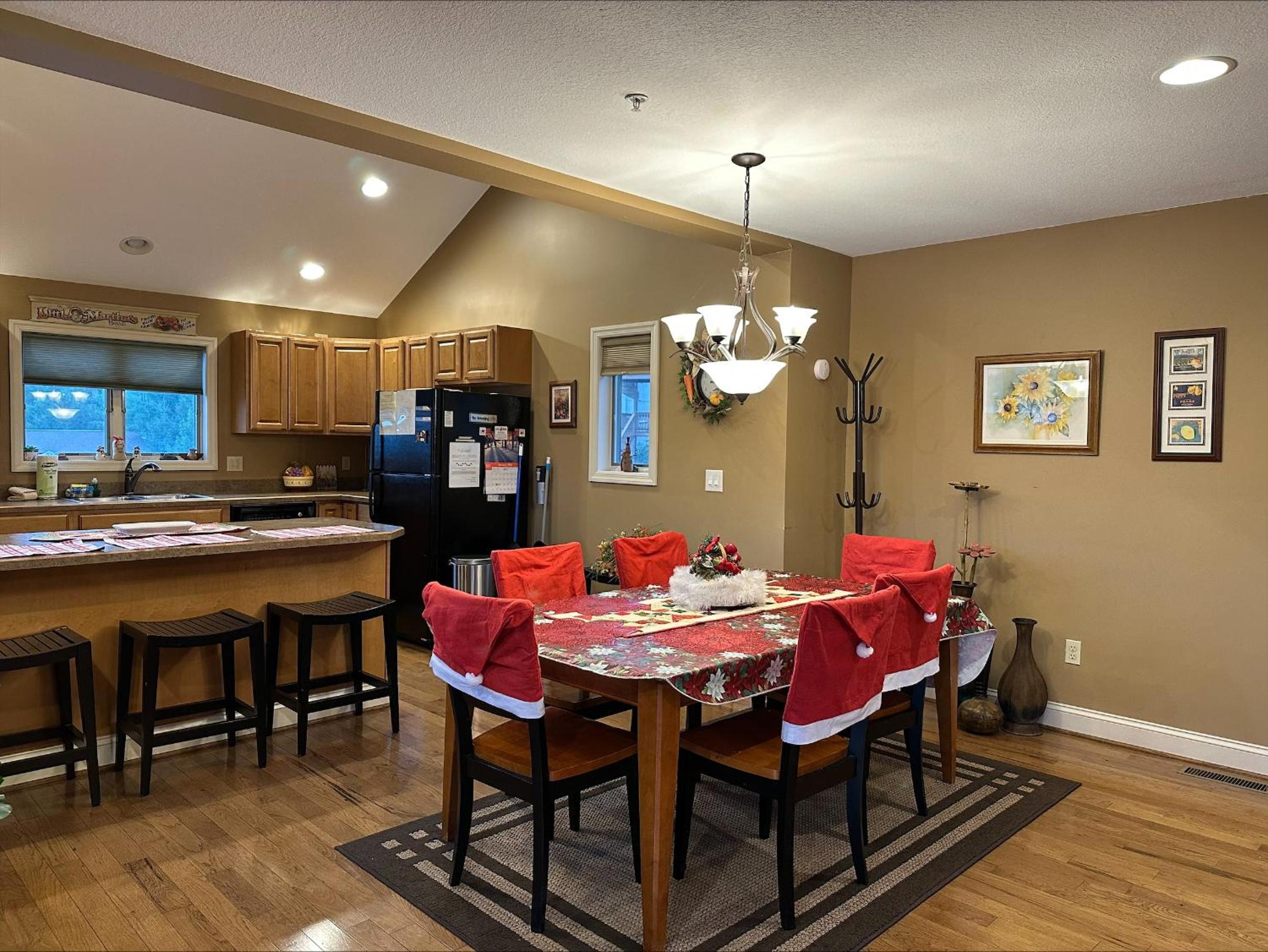 Three-Bedroom House photo 3