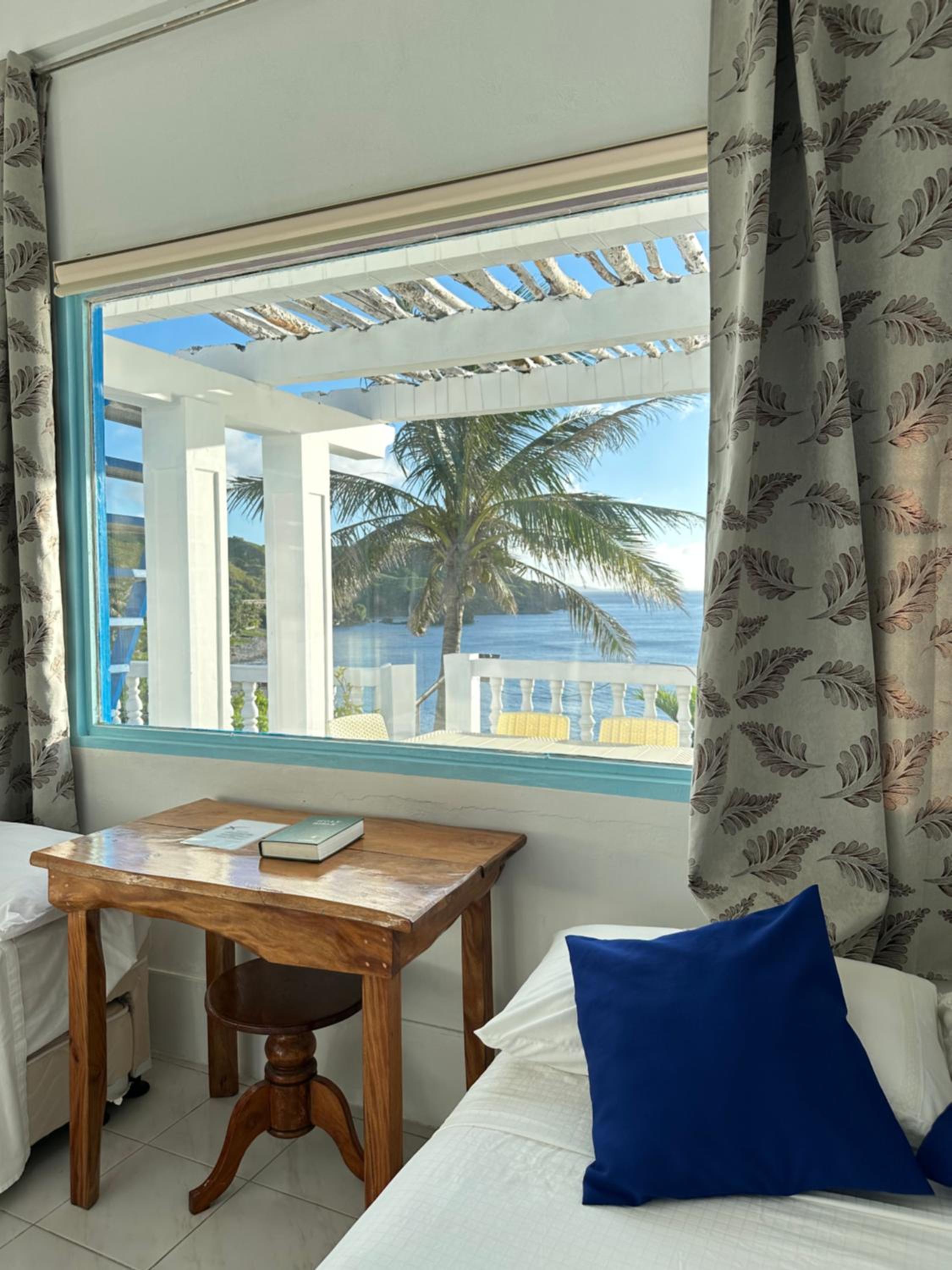 Quadruple Room with Sea View - Photo 3