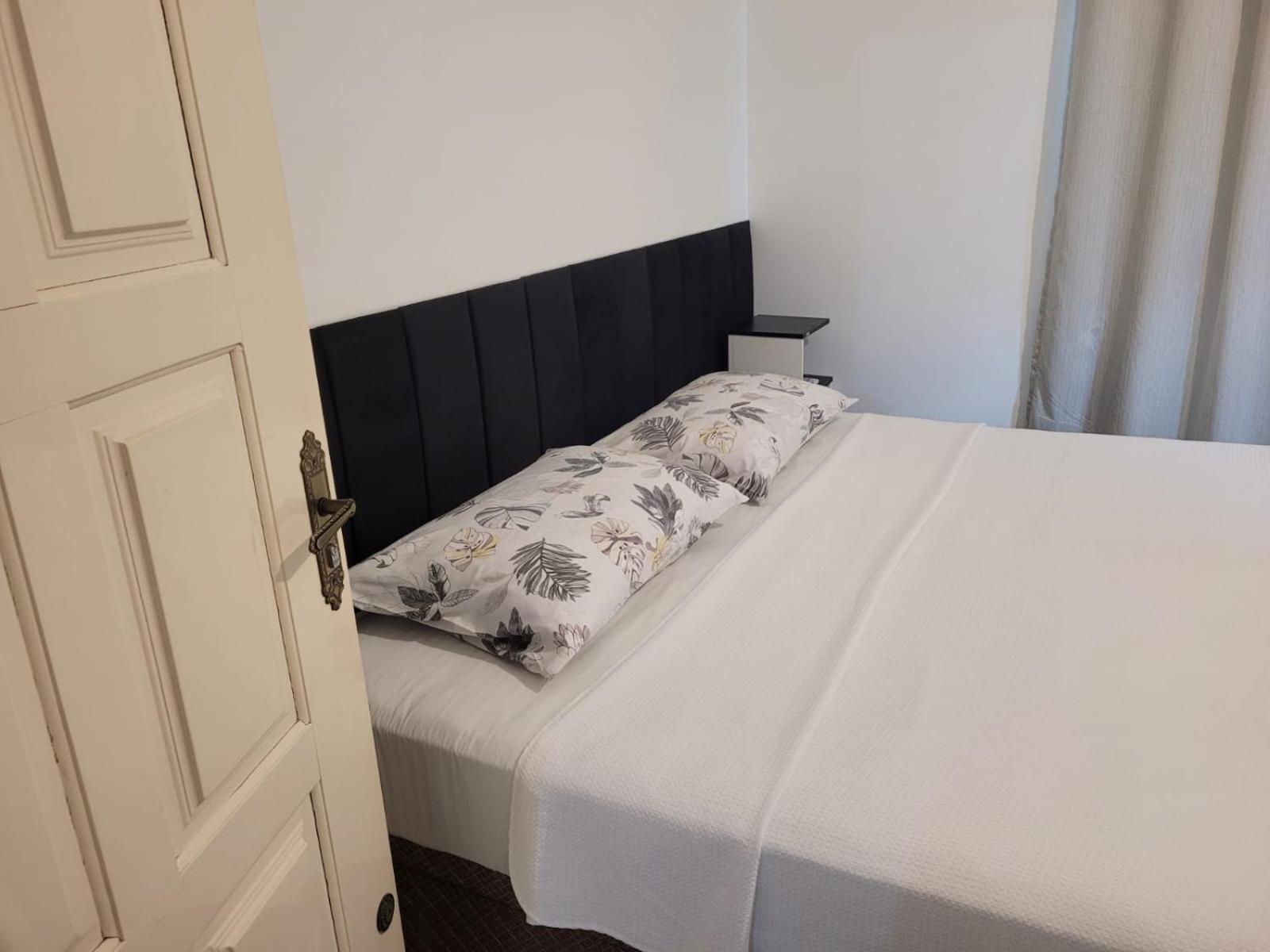 Large Double Room photo 3