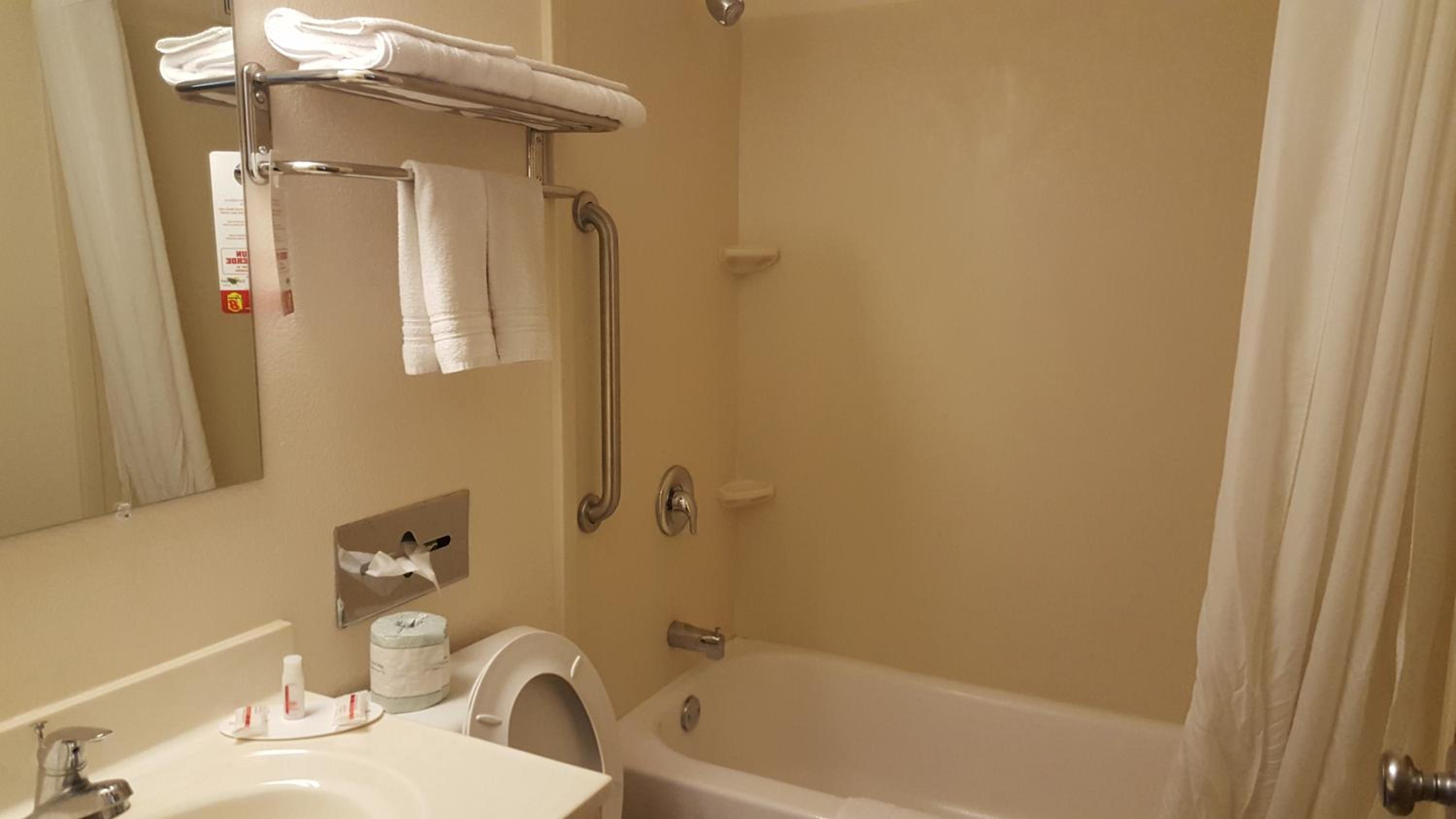 Queen Room - Non-Smoking - Photo 2