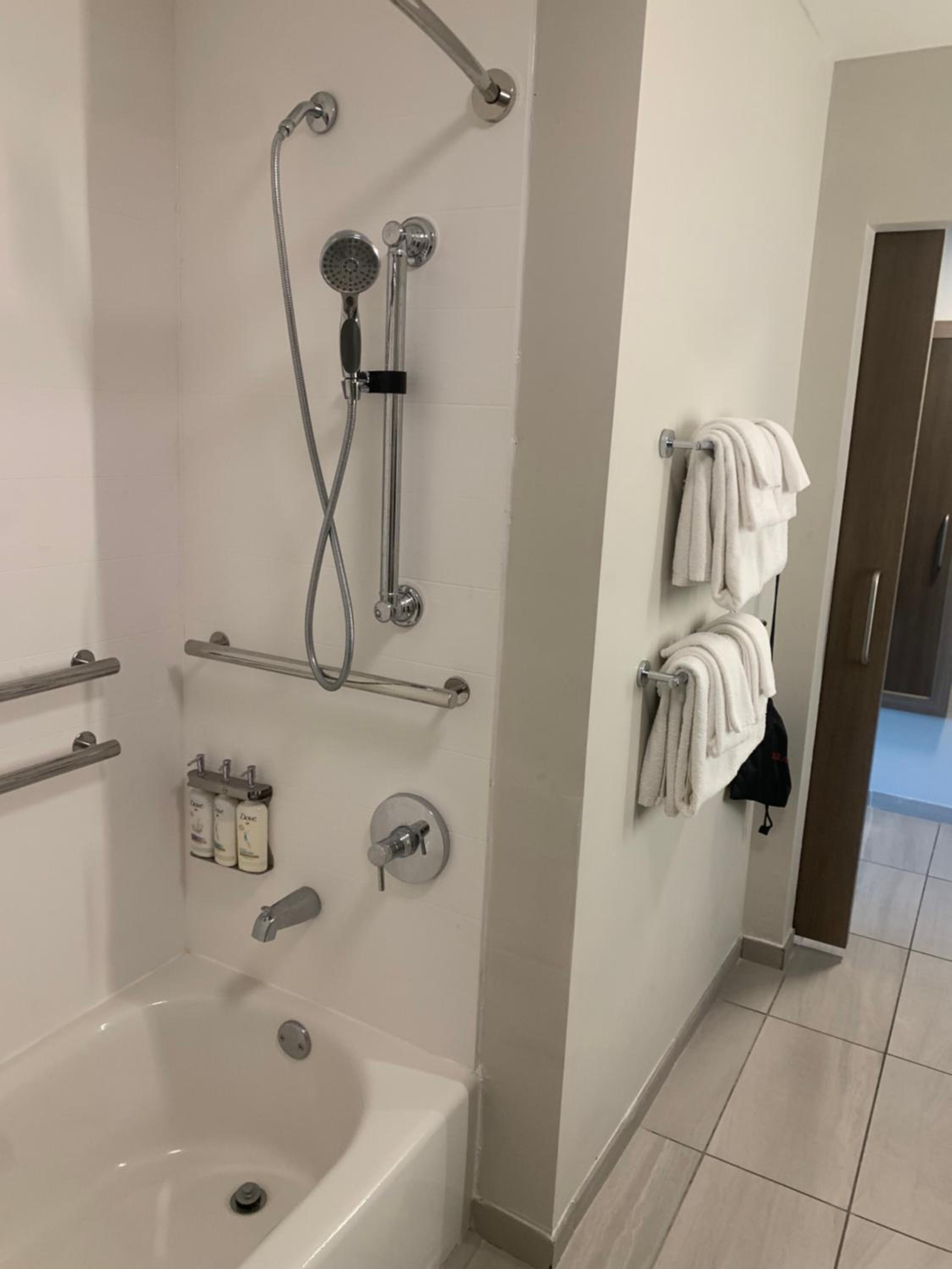 Standard King Room - Mobility Accessible - Photo 3