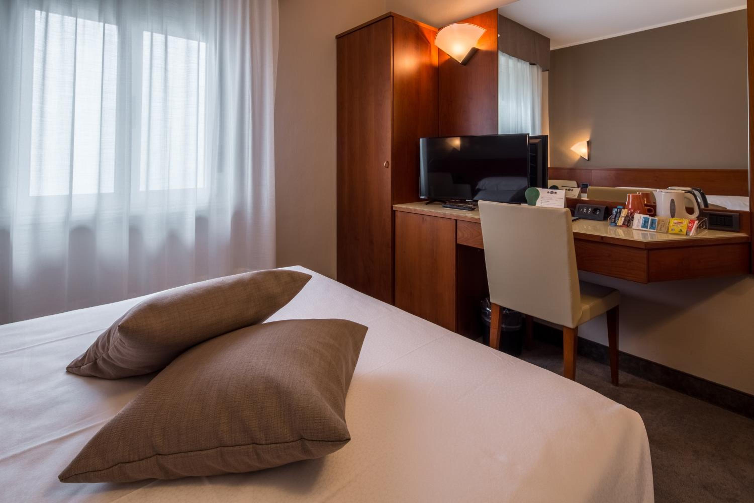 Economy Double Room - Photo 15