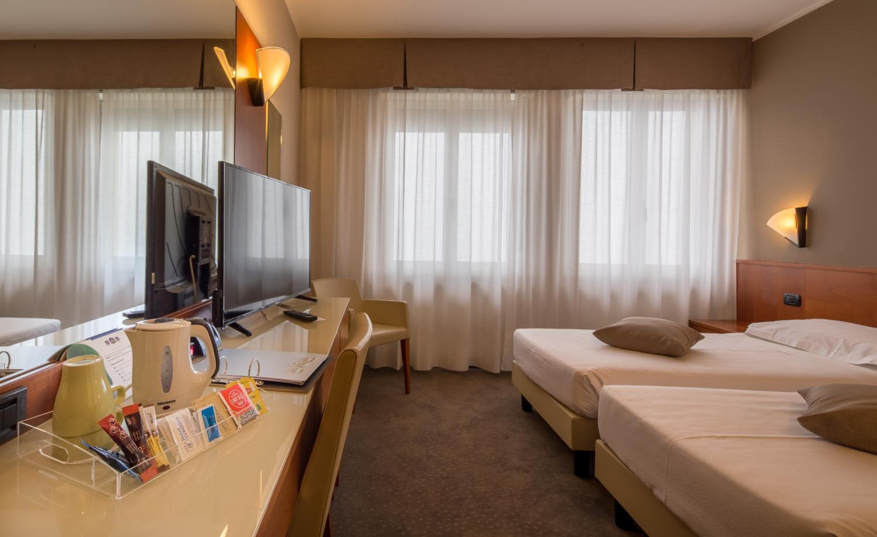 Classic Twin Room - Photo 4