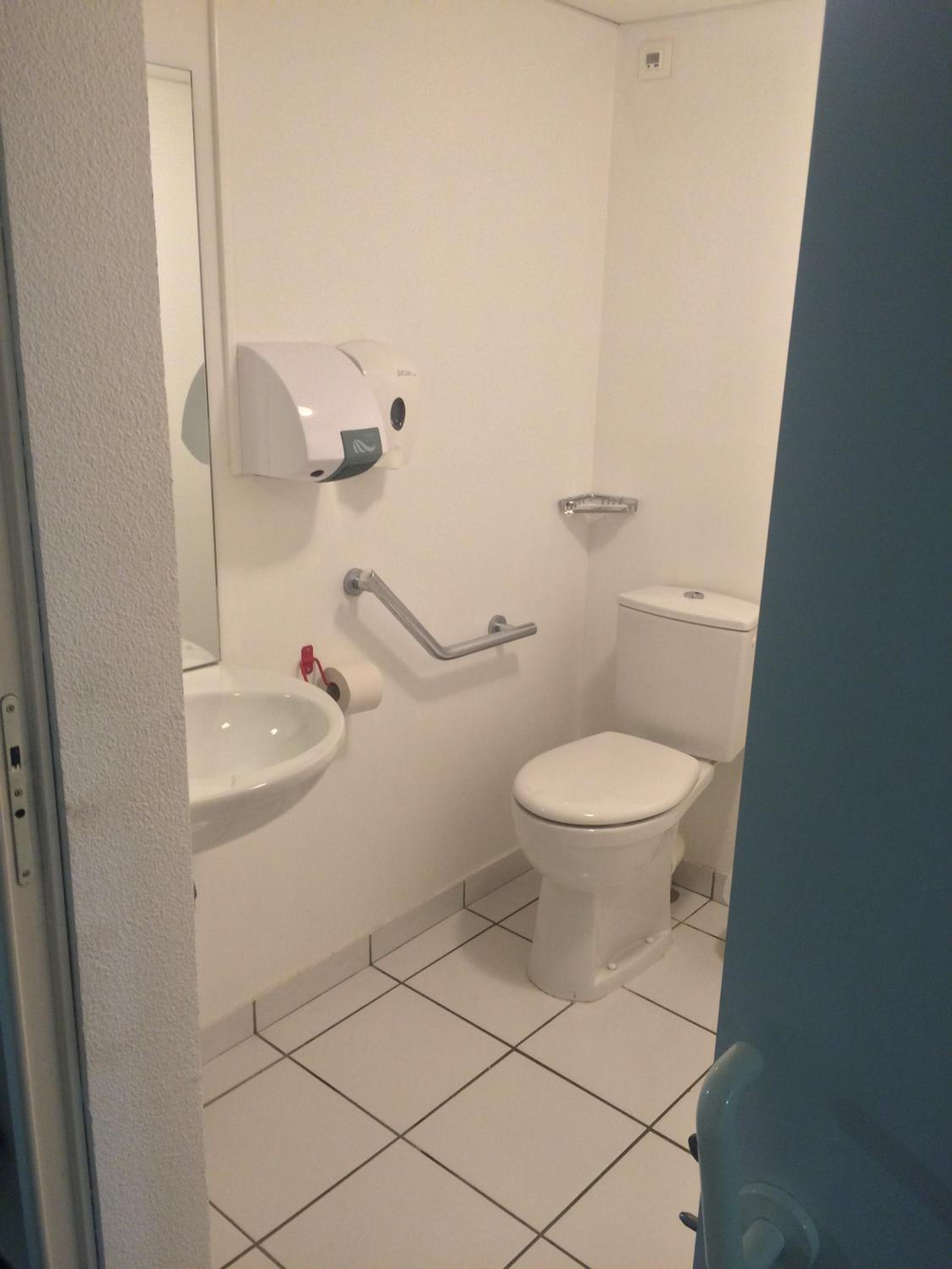 Standard Triple Room - Photo 6