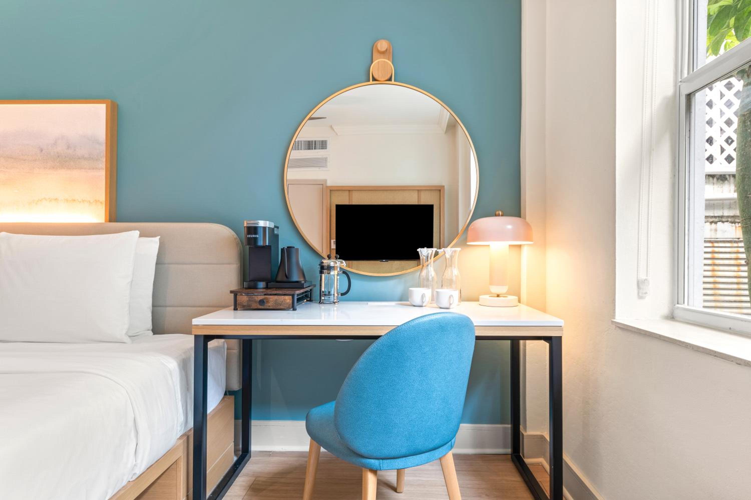 King Suite - Disability Access - Photo 4
