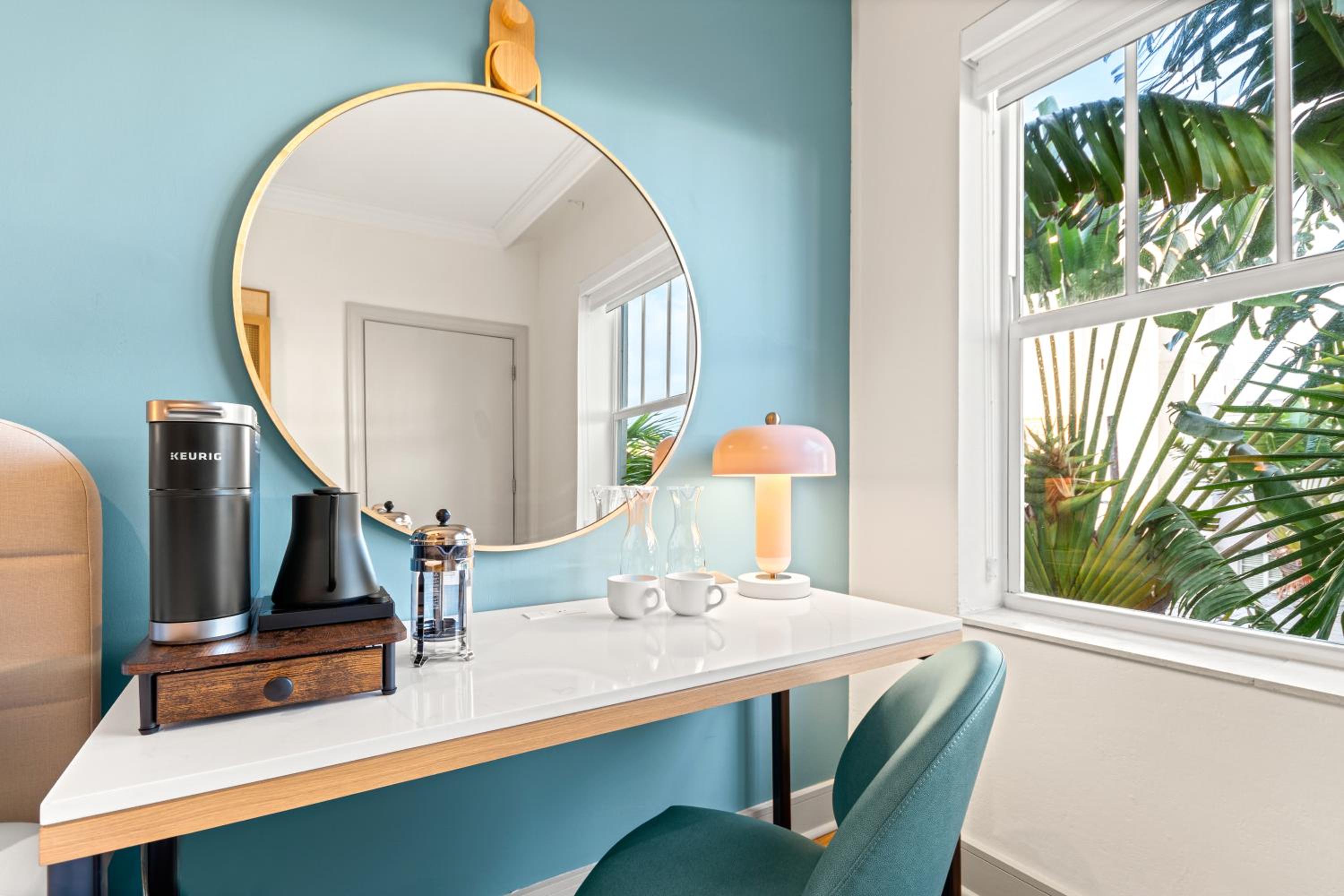 Queen Suite - Photo 2