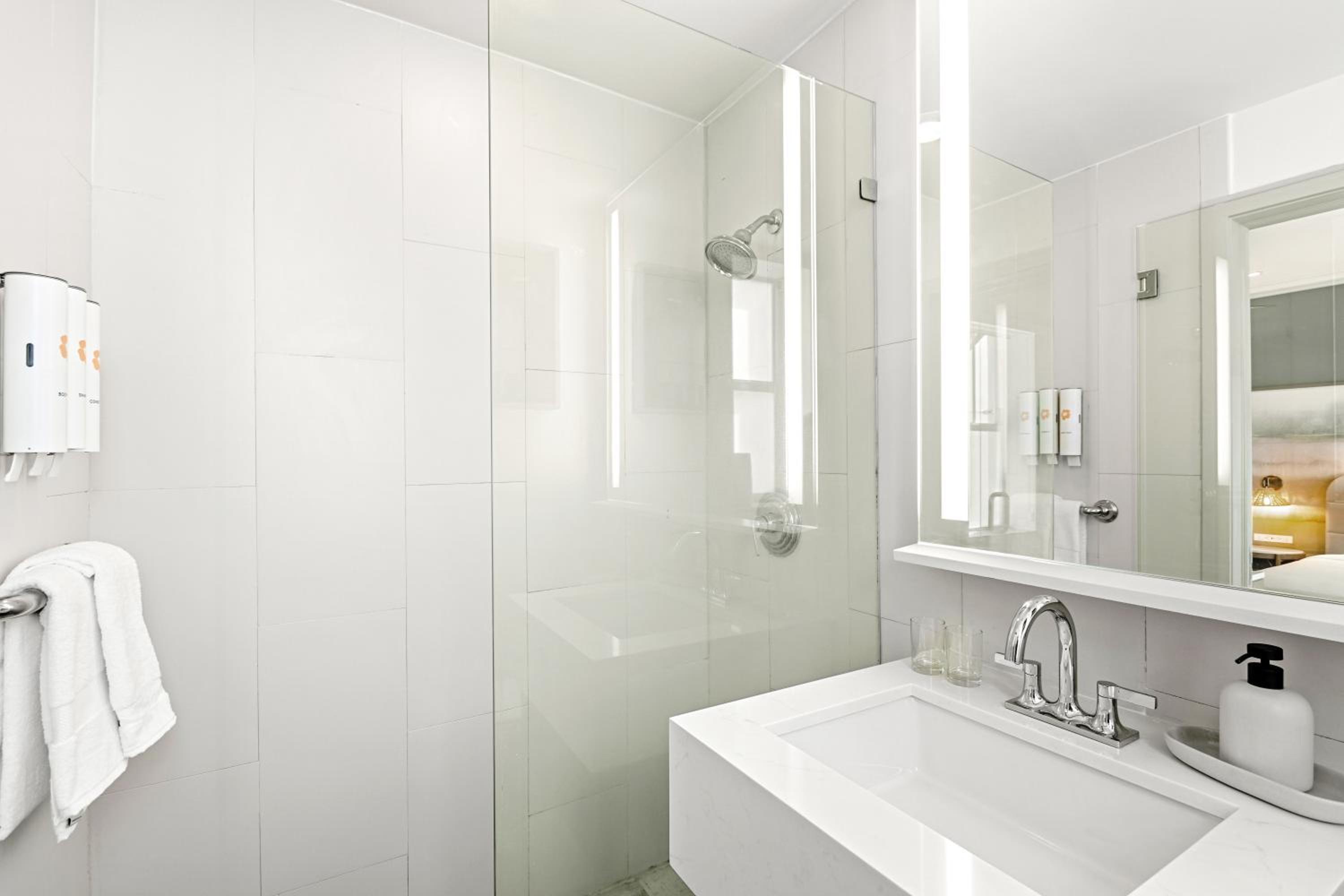 Standard Double Suite - Photo 8