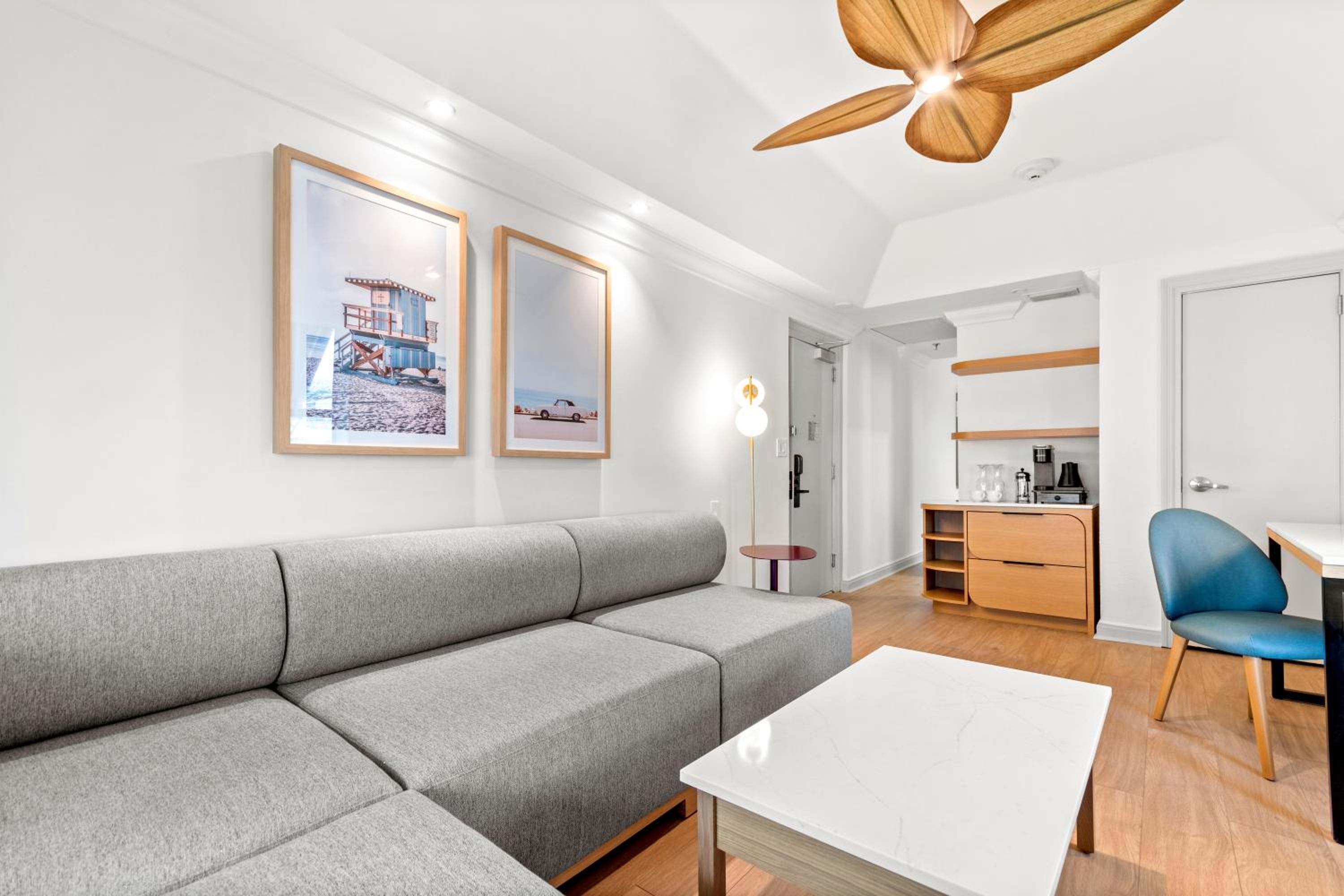 Deluxe King Suite - Photo 1
