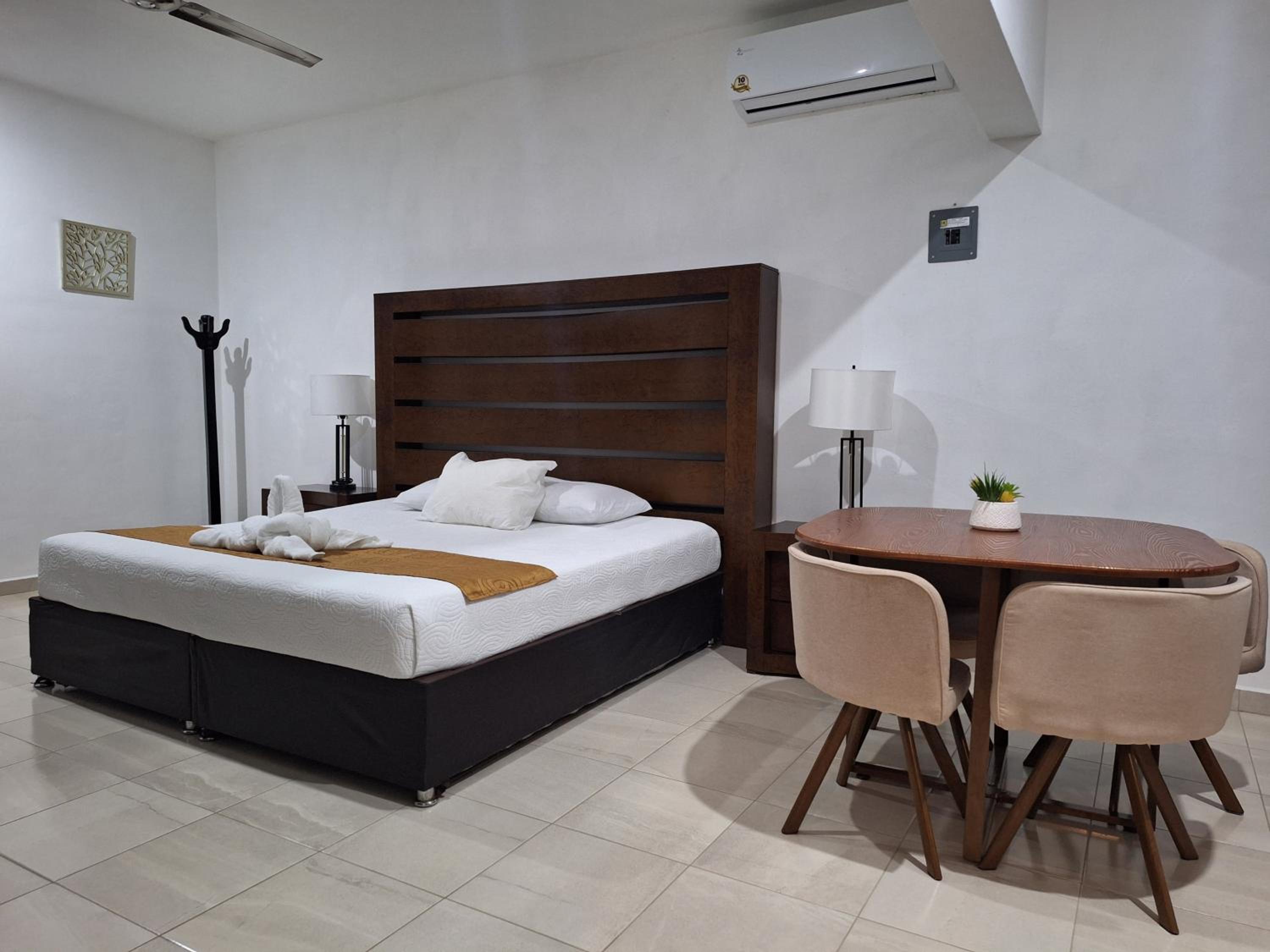 Deluxe Suite - Photo 4