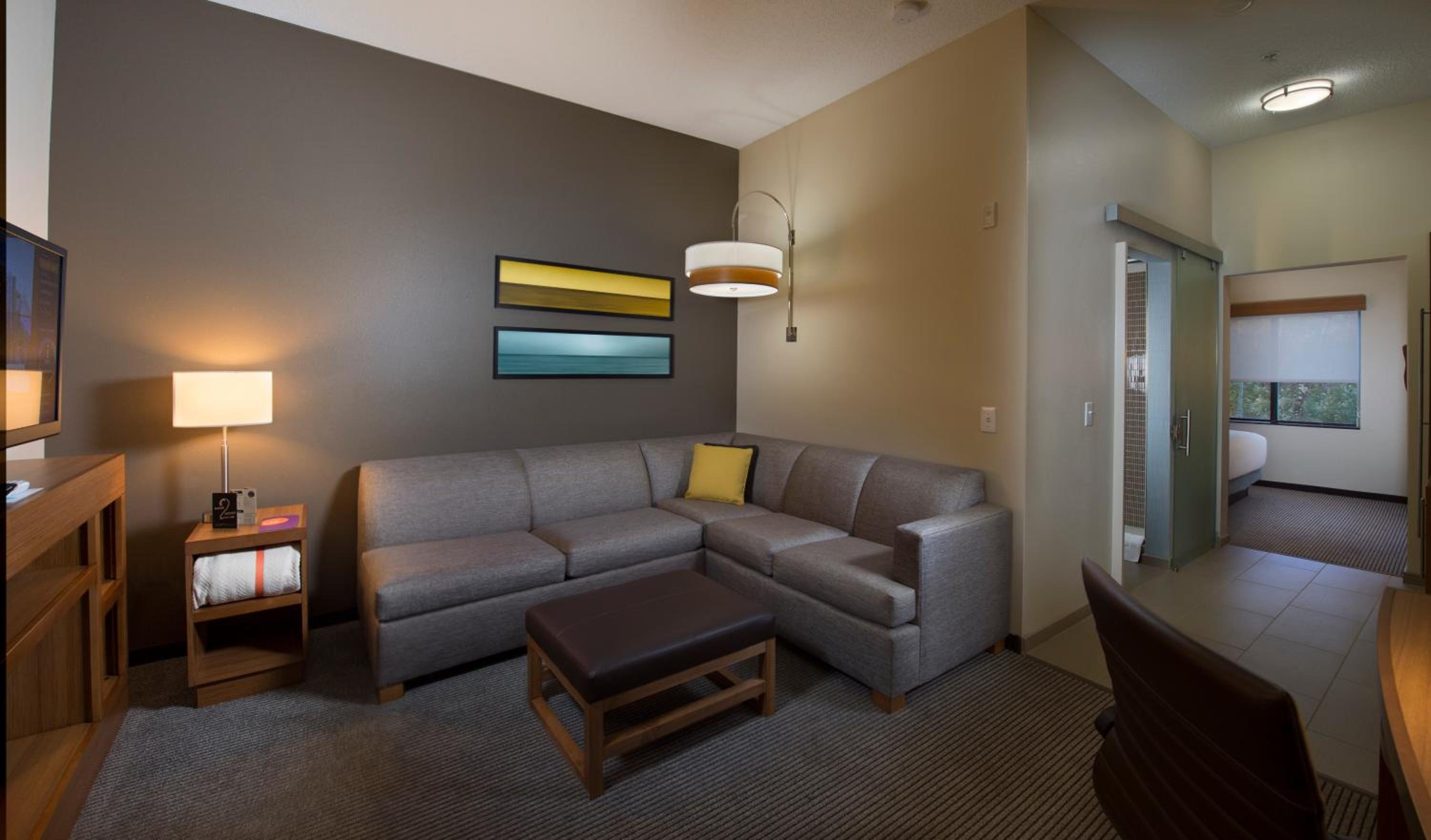 King Room with Sofa Bed - Photo 4