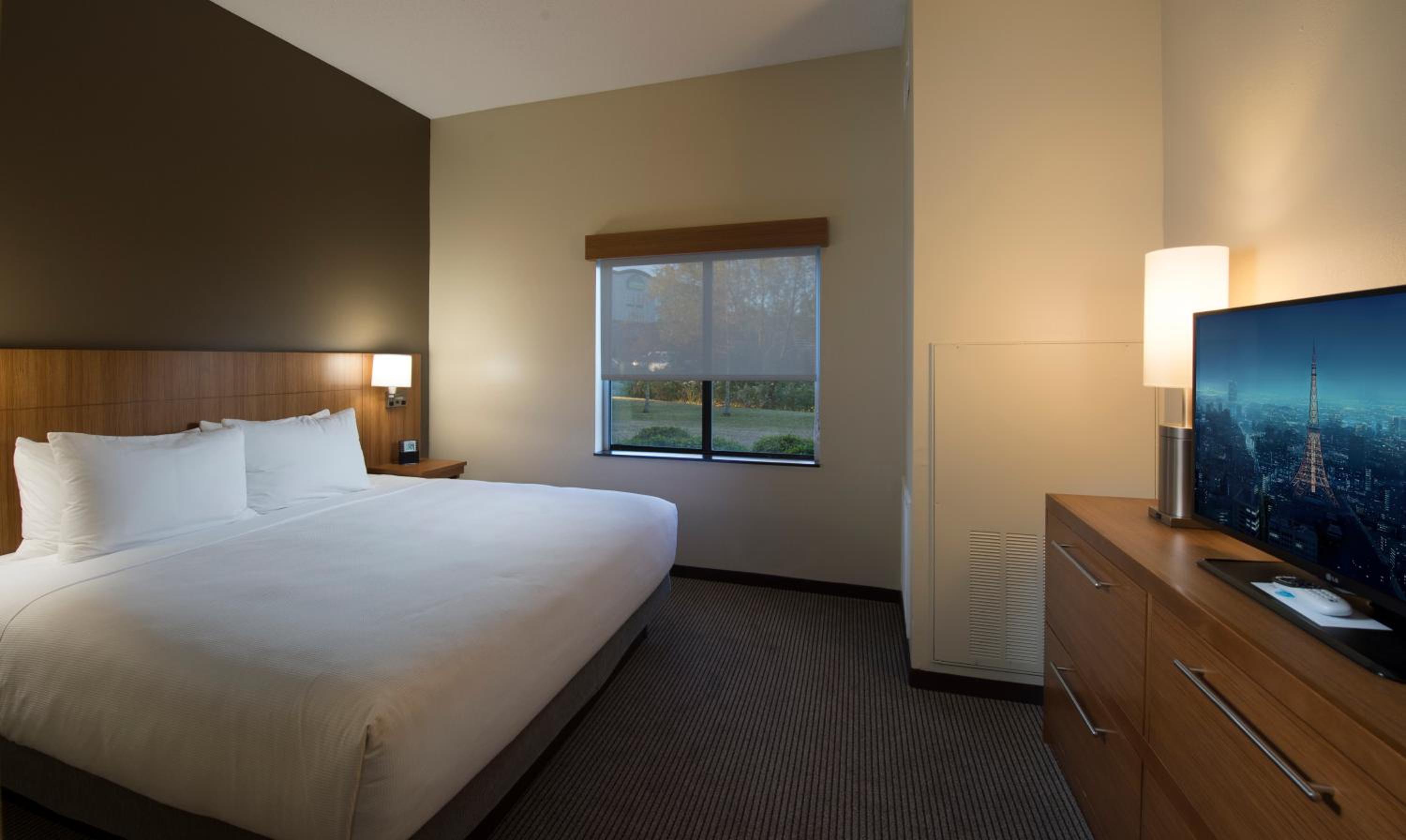 King Room with Sofa Bed - High Floor - Photo 1